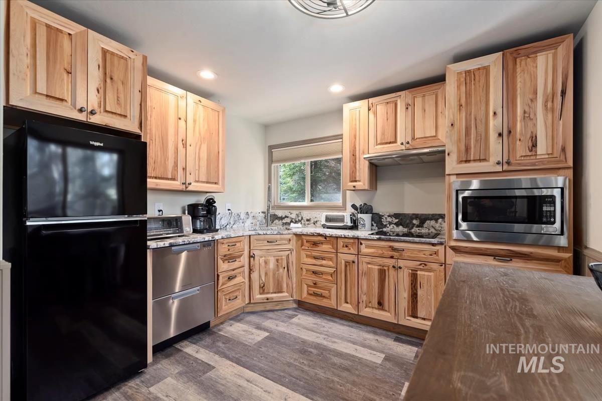388 Charley Ln., Donnelly, Idaho 83615, 2 Bedrooms, 1 Bathroom, Residential For Sale, Price $1,295,000, 98967182