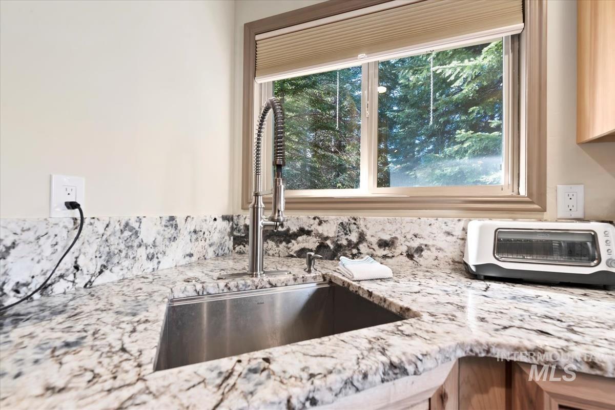 388 Charley Ln., Donnelly, Idaho 83615, 2 Bedrooms, 1 Bathroom, Residential For Sale, Price $1,295,000, 98967182