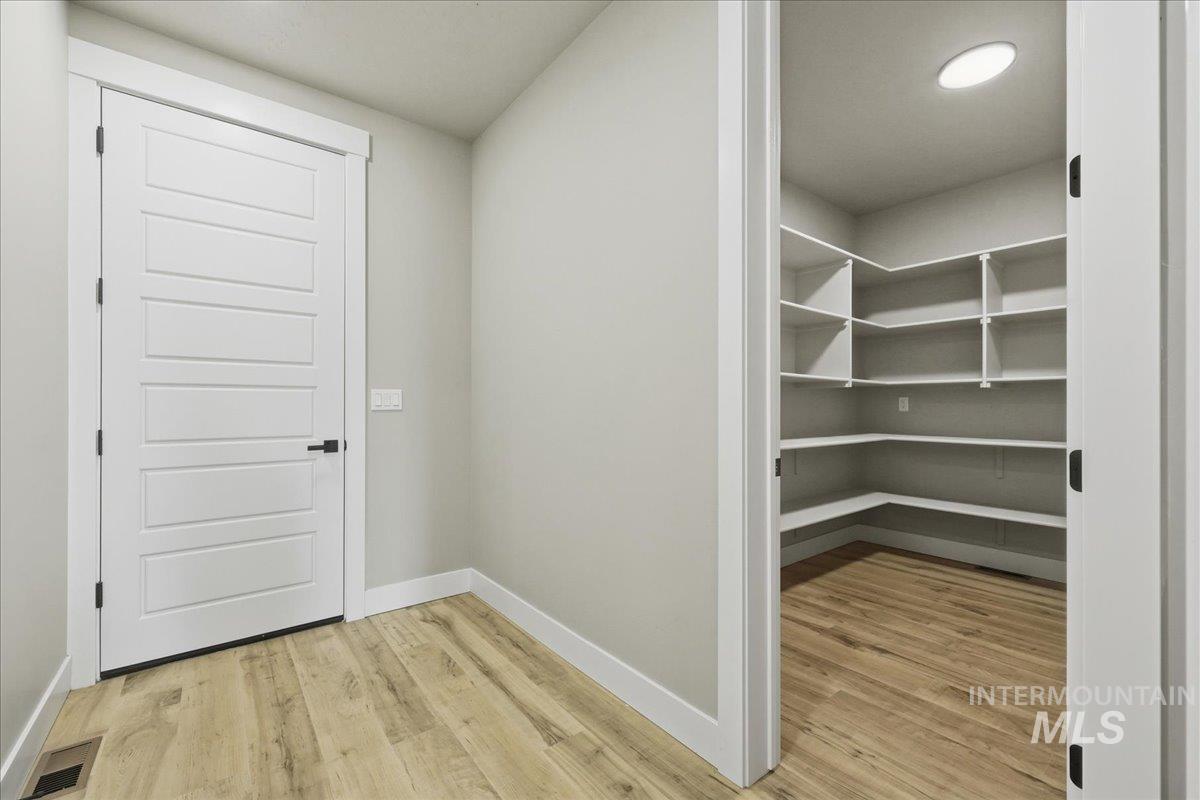 2121 Justine, Fruitland, Idaho 83619, 3 Bedrooms, 2 Bathrooms, Residential For Sale, Price $550,000,MLS 98967190