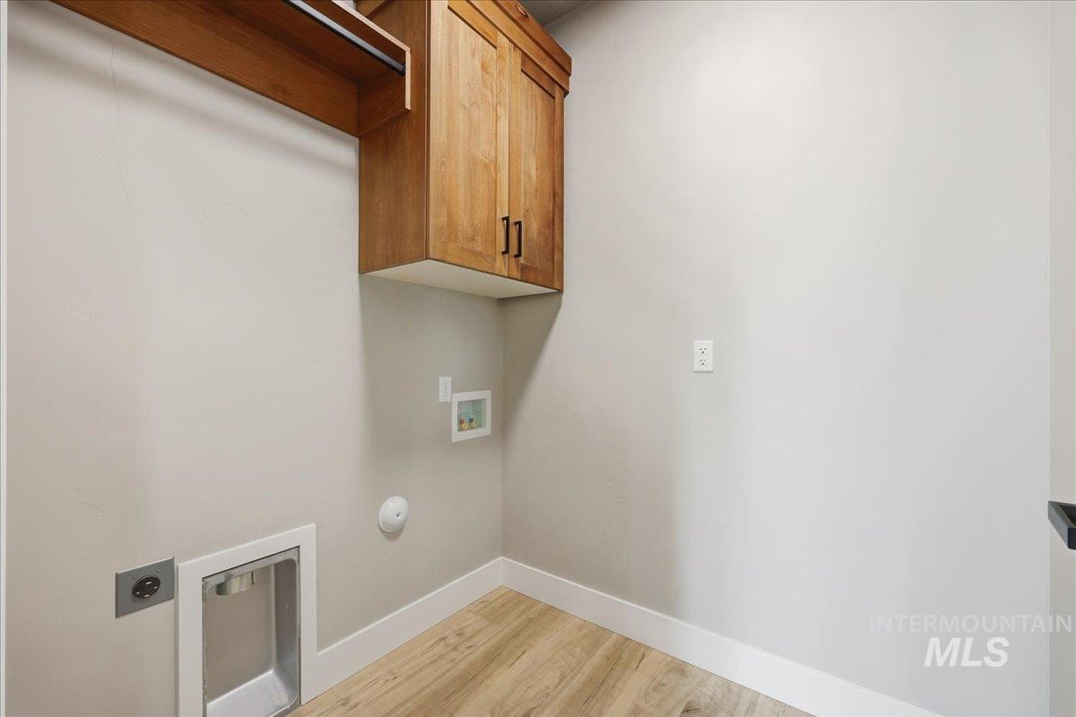 2121 Justine, Fruitland, Idaho 83619, 3 Bedrooms, 2 Bathrooms, Residential For Sale, Price $550,000,MLS 98967190