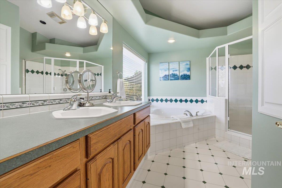 2676 S Velvet Falls Way, Meridian, Idaho 83642, 5 Bedrooms, 3 Bathrooms, Residential For Sale, Price $759,900,MLS 98967195