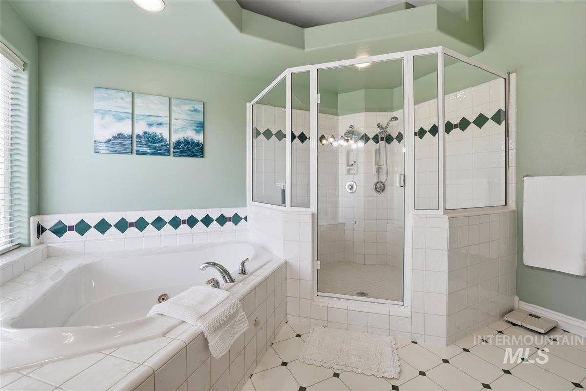 2676 S Velvet Falls Way, Meridian, Idaho 83642, 5 Bedrooms, 3 Bathrooms, Residential For Sale, Price $759,900,MLS 98967195