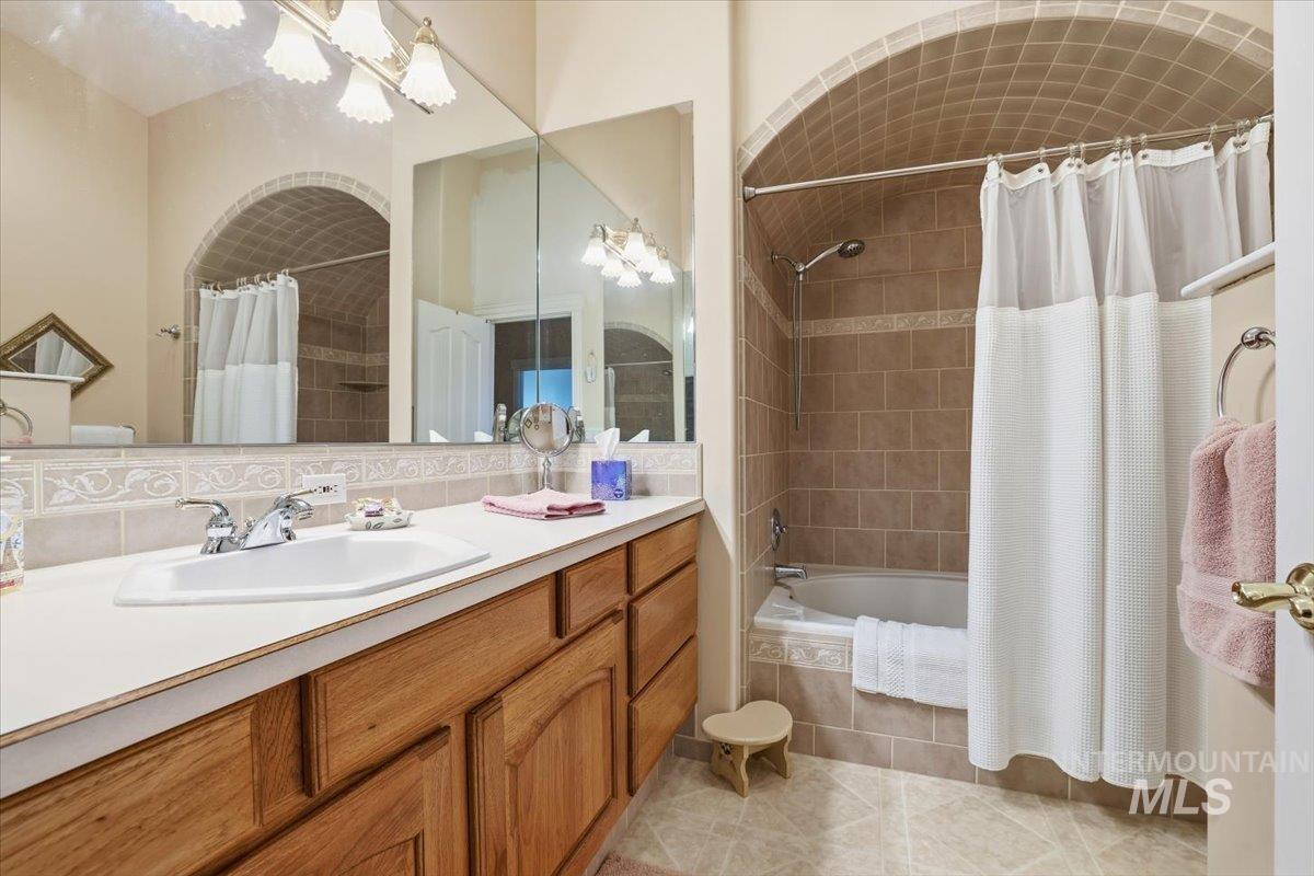 2676 S Velvet Falls Way, Meridian, Idaho 83642, 5 Bedrooms, 3 Bathrooms, Residential For Sale, Price $759,900,MLS 98967195