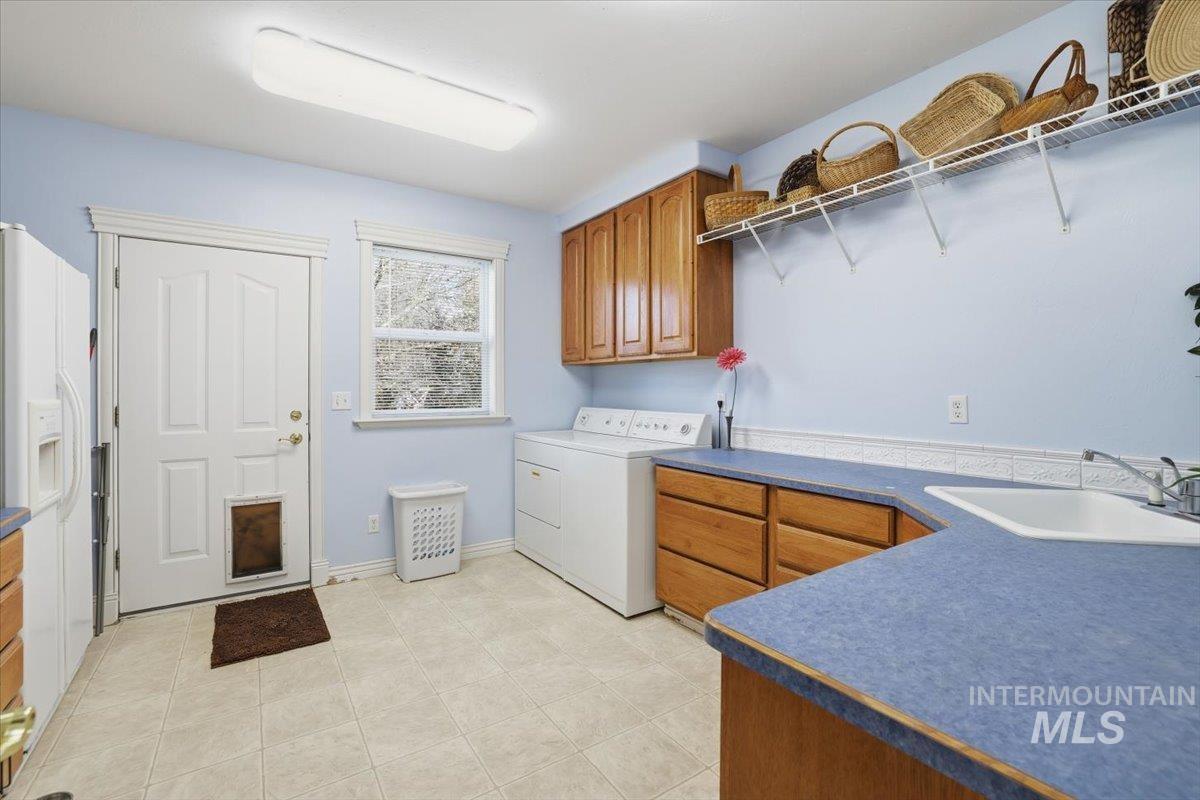 2676 S Velvet Falls Way, Meridian, Idaho 83642, 5 Bedrooms, 3 Bathrooms, Residential For Sale, Price $759,900,MLS 98967195