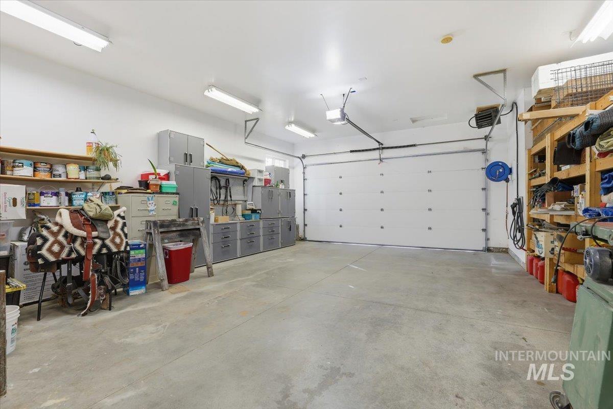 2676 S Velvet Falls Way, Meridian, Idaho 83642, 5 Bedrooms, 3 Bathrooms, Residential For Sale, Price $759,900,MLS 98967195