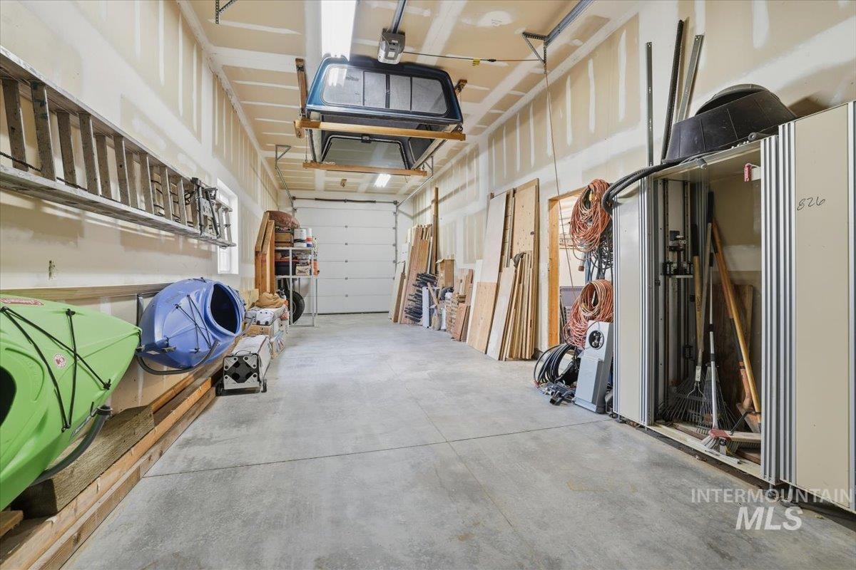 2676 S Velvet Falls Way, Meridian, Idaho 83642, 5 Bedrooms, 3 Bathrooms, Residential For Sale, Price $759,900,MLS 98967195