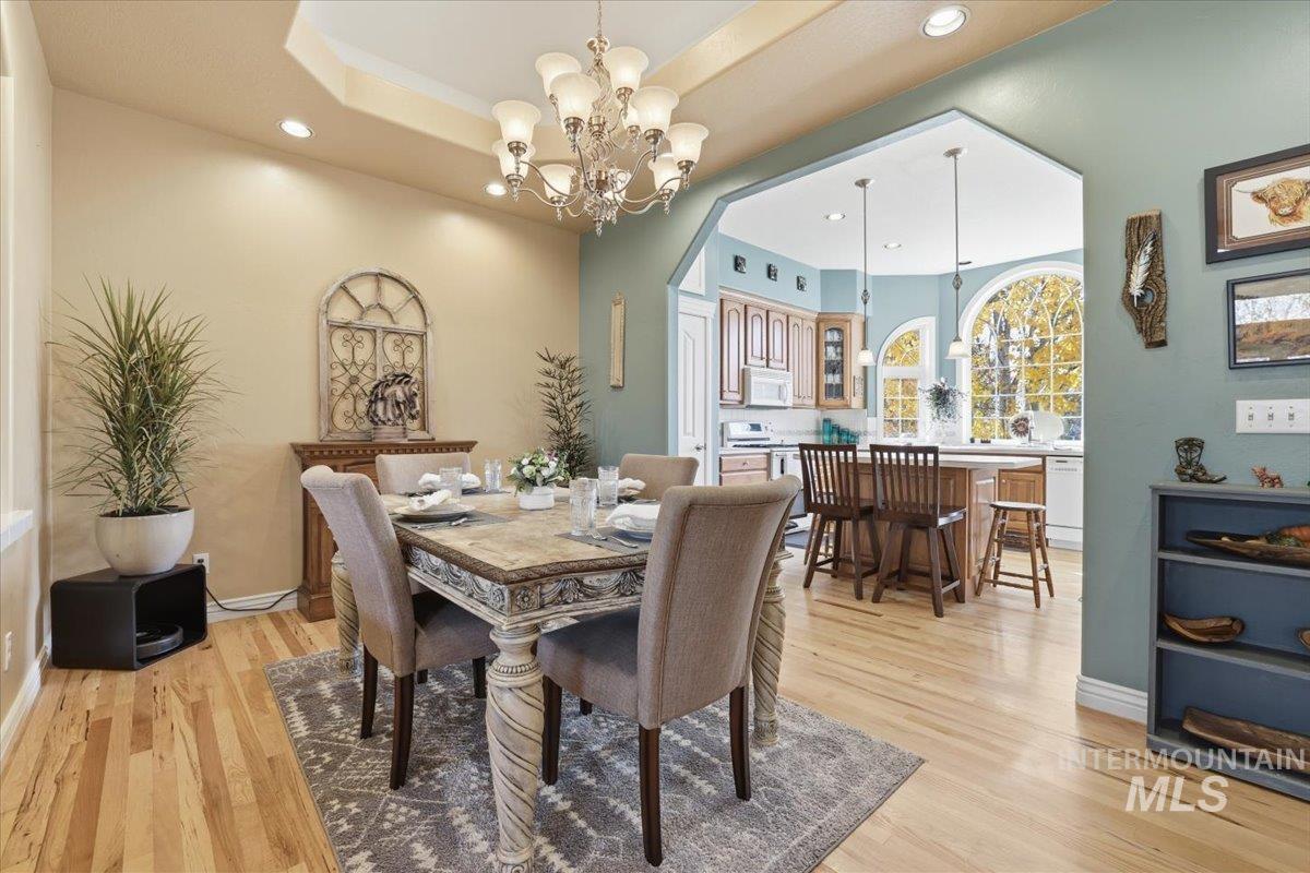 2676 S Velvet Falls Way, Meridian, Idaho 83642, 5 Bedrooms, 3 Bathrooms, Residential For Sale, Price $759,900,MLS 98967195