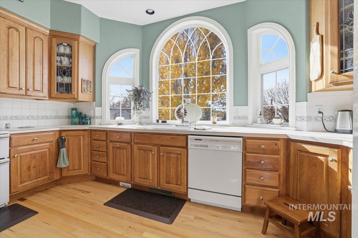 2676 S Velvet Falls Way, Meridian, Idaho 83642, 5 Bedrooms, 3 Bathrooms, Residential For Sale, Price $759,900,MLS 98967195