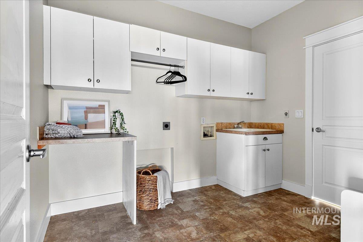 1214 N Macaile Way, Eagle, Idaho 83616, 5 Bedrooms, 3.5 Bathrooms, Residential For Sale, Price $839,990,MLS 98967196