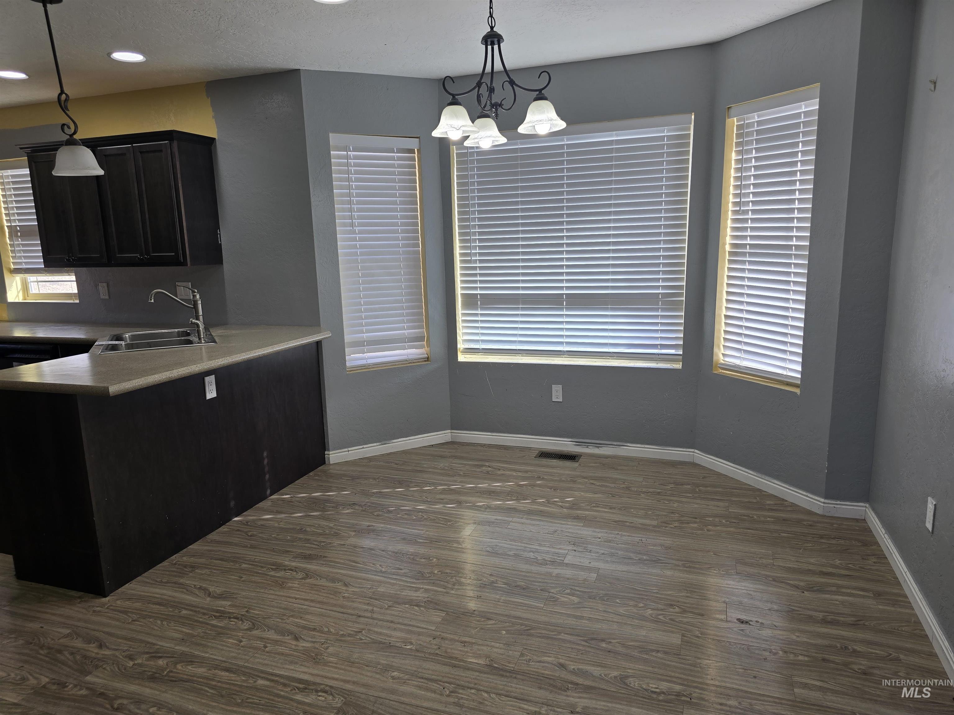 181 Villa Dr., Heyburn, Idaho 83336, 3 Bedrooms, 3 Bathrooms, Residential For Sale, Price $345,000,MLS 98967198