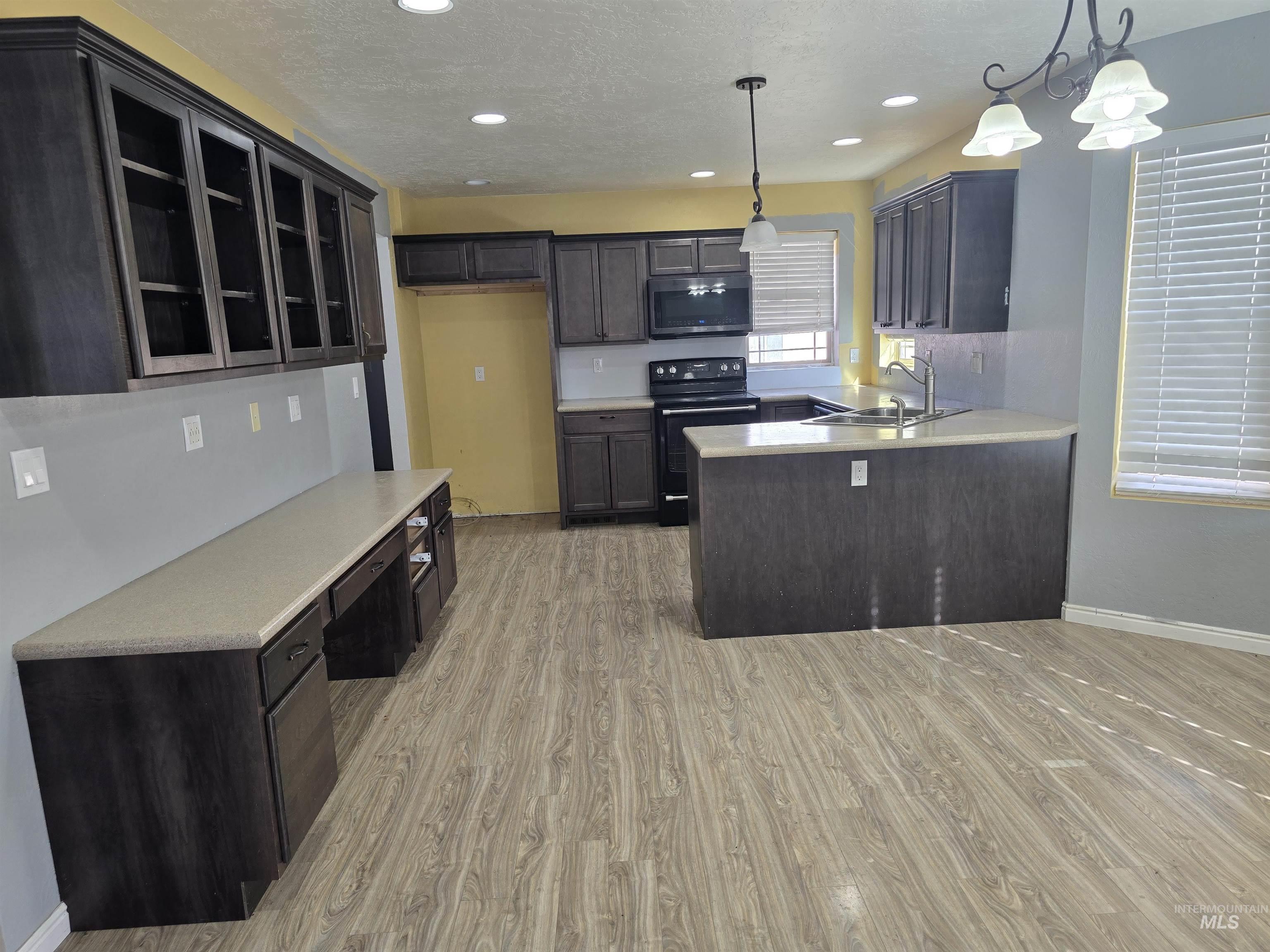 181 Villa Dr., Heyburn, Idaho 83336, 3 Bedrooms, 3 Bathrooms, Residential For Sale, Price $345,000,MLS 98967198