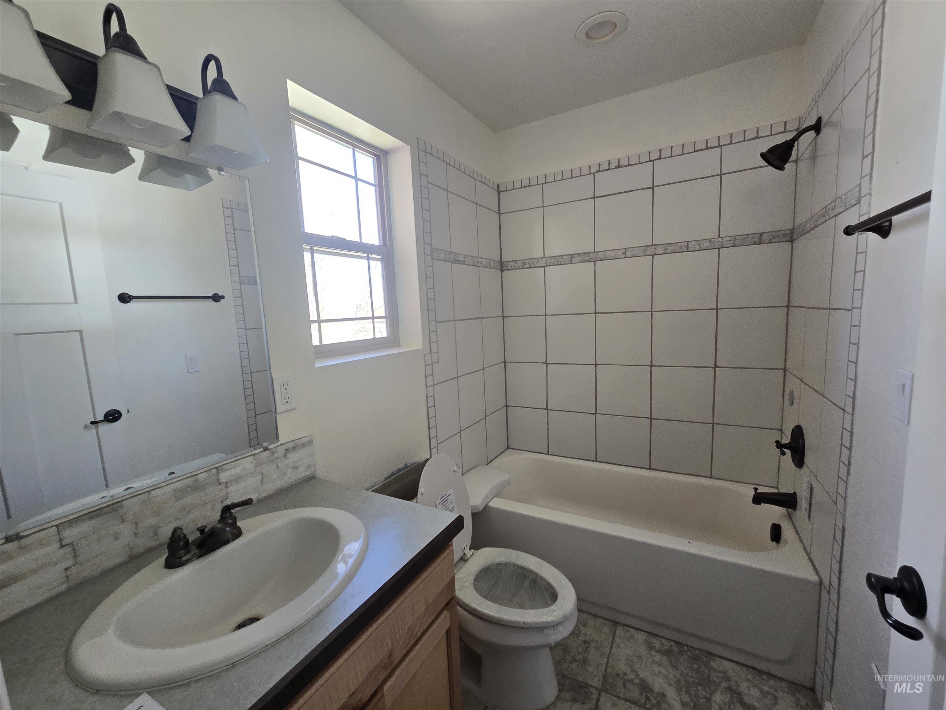 181 Villa Dr., Heyburn, Idaho 83336, 3 Bedrooms, 3 Bathrooms, Residential For Sale, Price $345,000,MLS 98967198