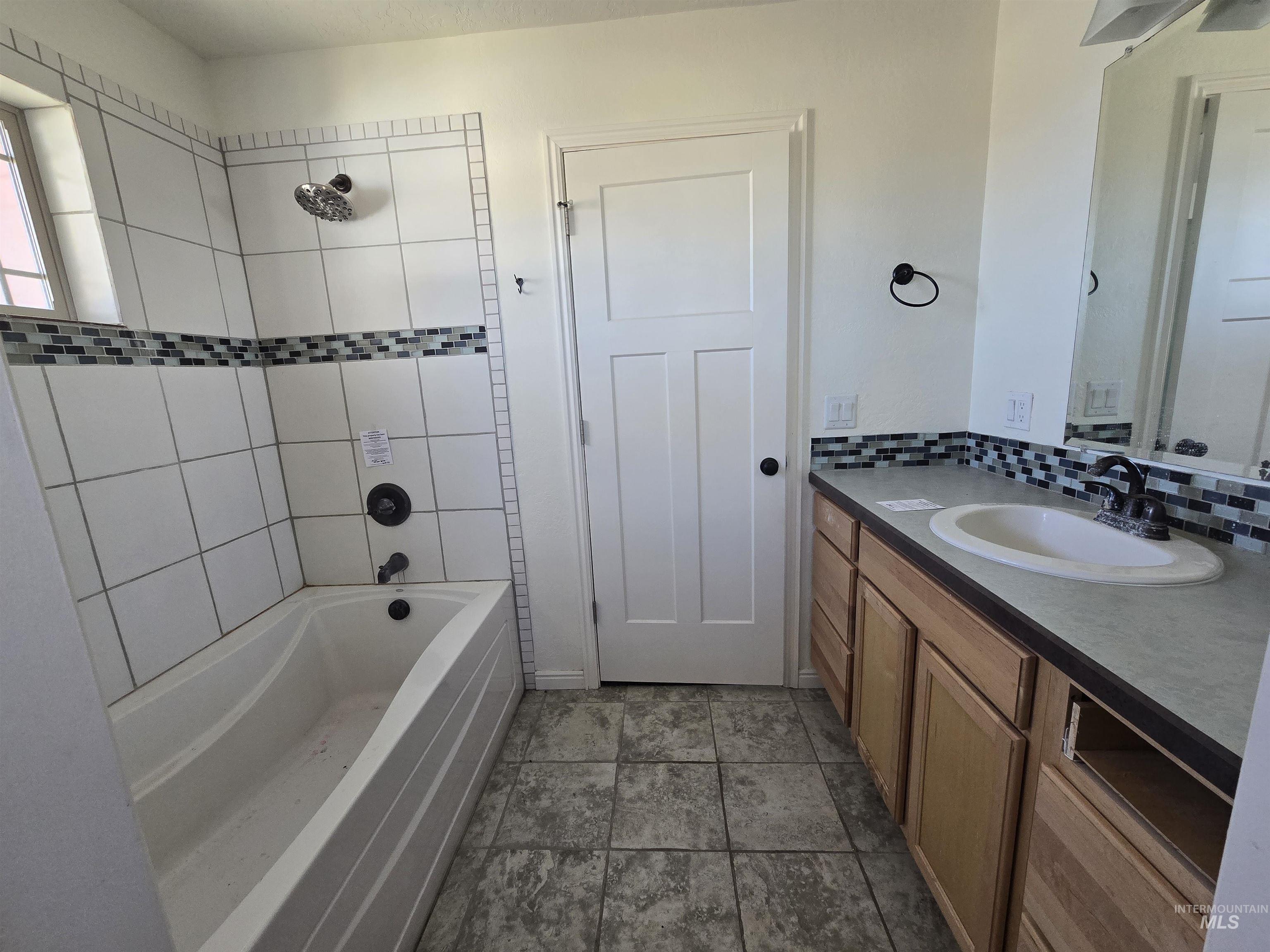 181 Villa Dr., Heyburn, Idaho 83336, 3 Bedrooms, 3 Bathrooms, Residential For Sale, Price $345,000,MLS 98967198