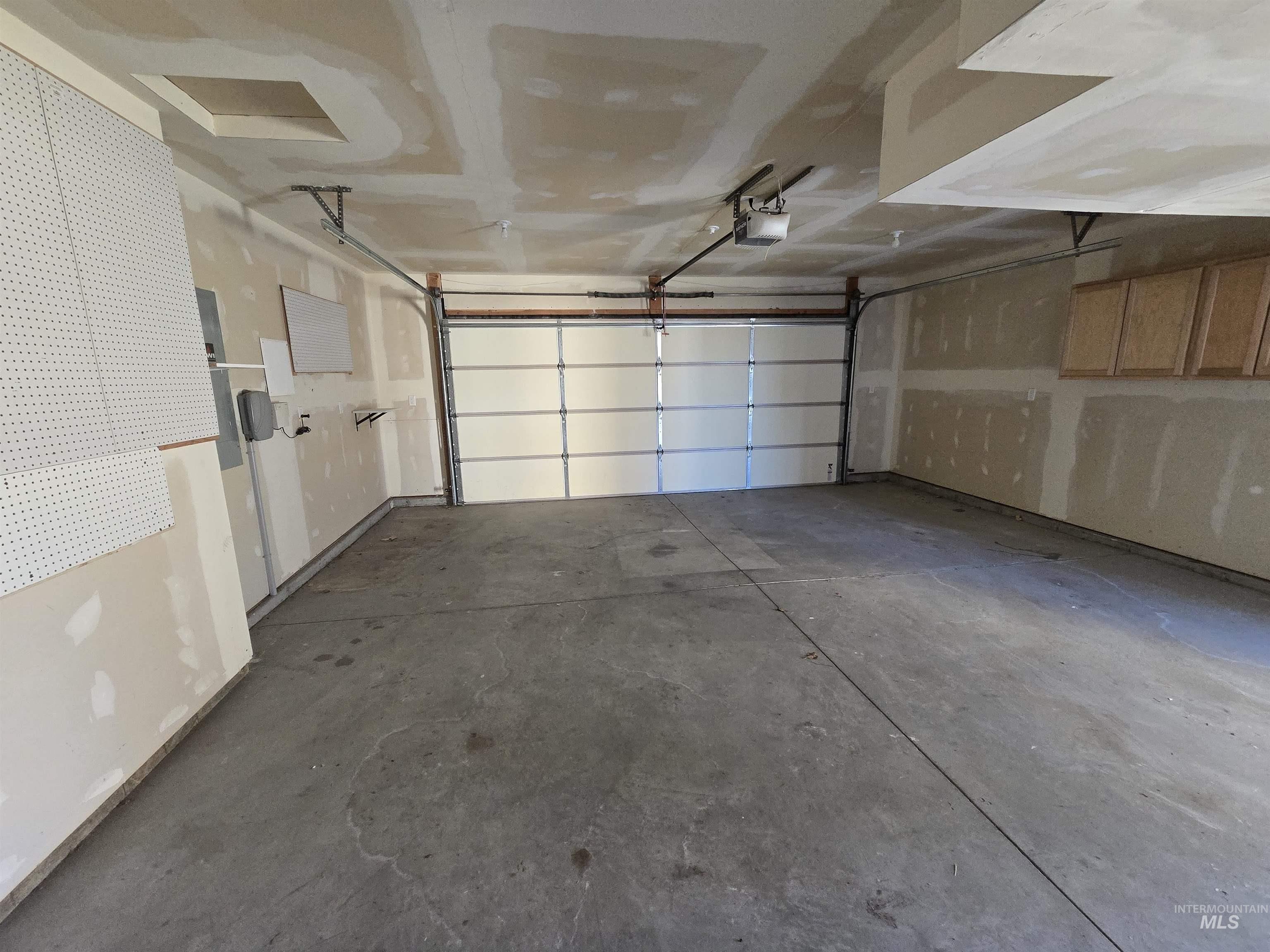 181 Villa Dr., Heyburn, Idaho 83336, 3 Bedrooms, 3 Bathrooms, Residential For Sale, Price $345,000,MLS 98967198