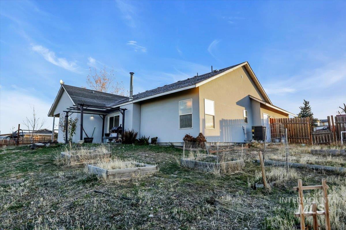15046 Burger Lane, Caldwell, Idaho 83607, 3 Bedrooms, 2 Bathrooms, Residential For Sale, Price $479,900,MLS 98967199