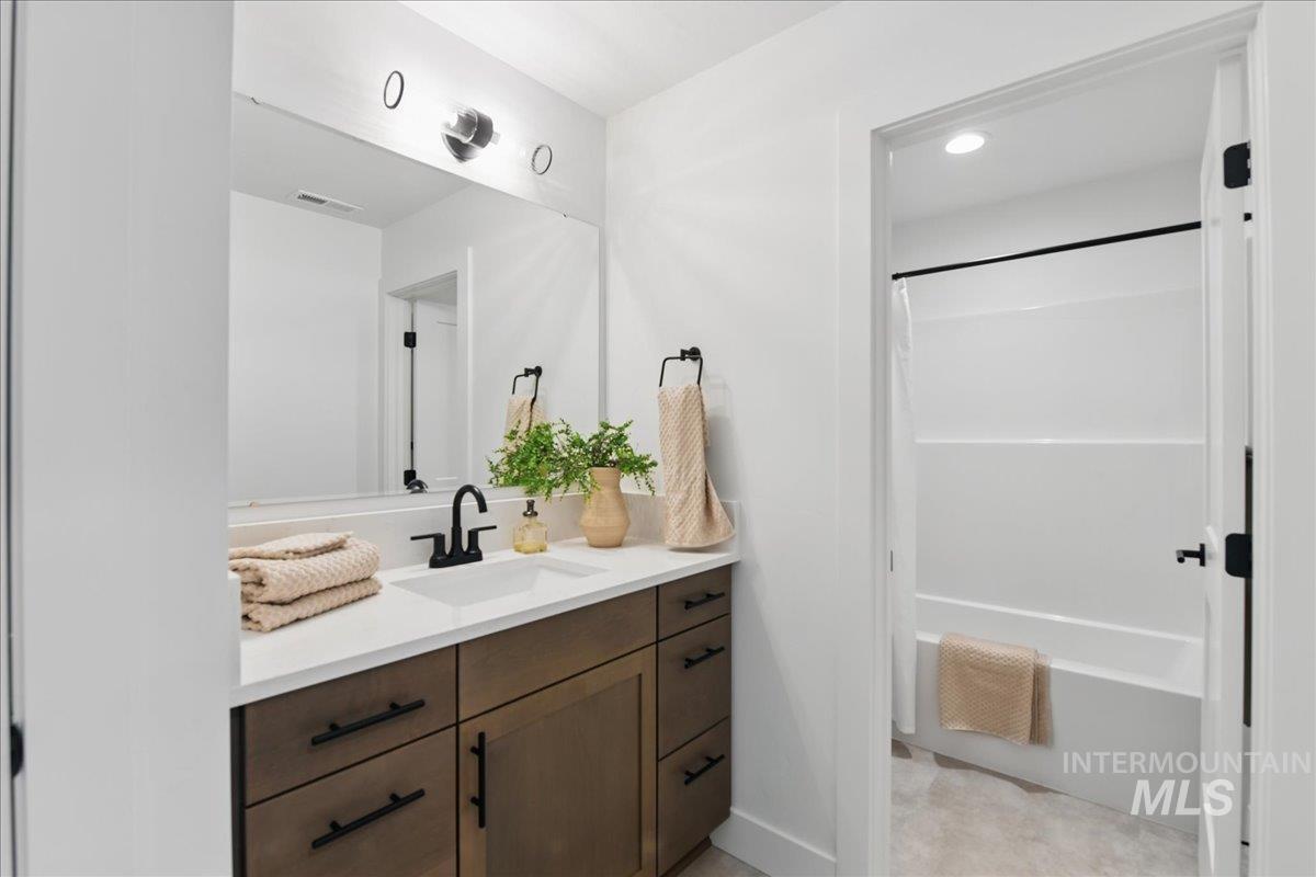 7624 W Old School St, Meridian, Idaho 83646, 4 Bedrooms, 3 Bathrooms, Residential For Sale, Price $644,900,MLS 98967210