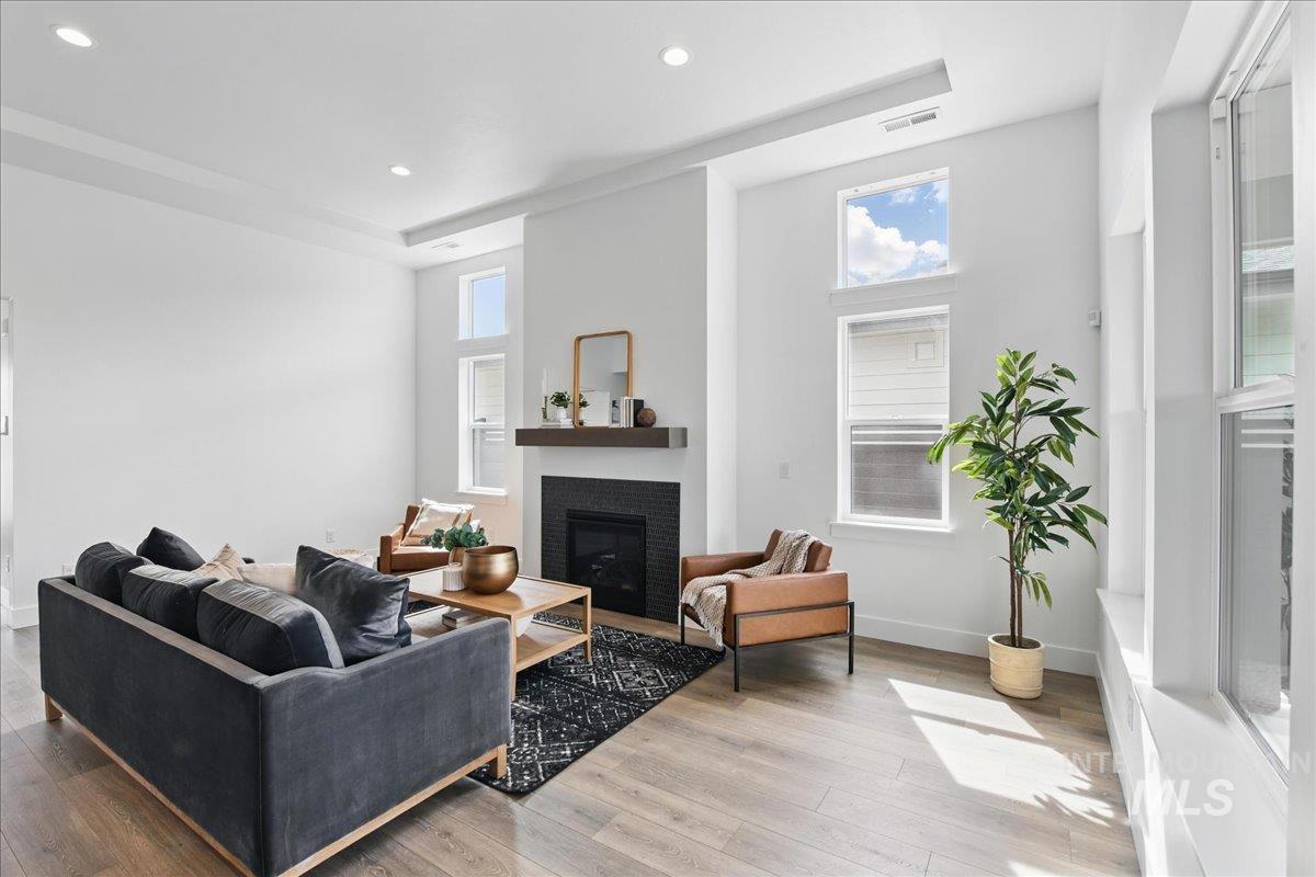 7624 W Old School St, Meridian, Idaho 83646, 4 Bedrooms, 3 Bathrooms, Residential For Sale, Price $644,900,MLS 98967210