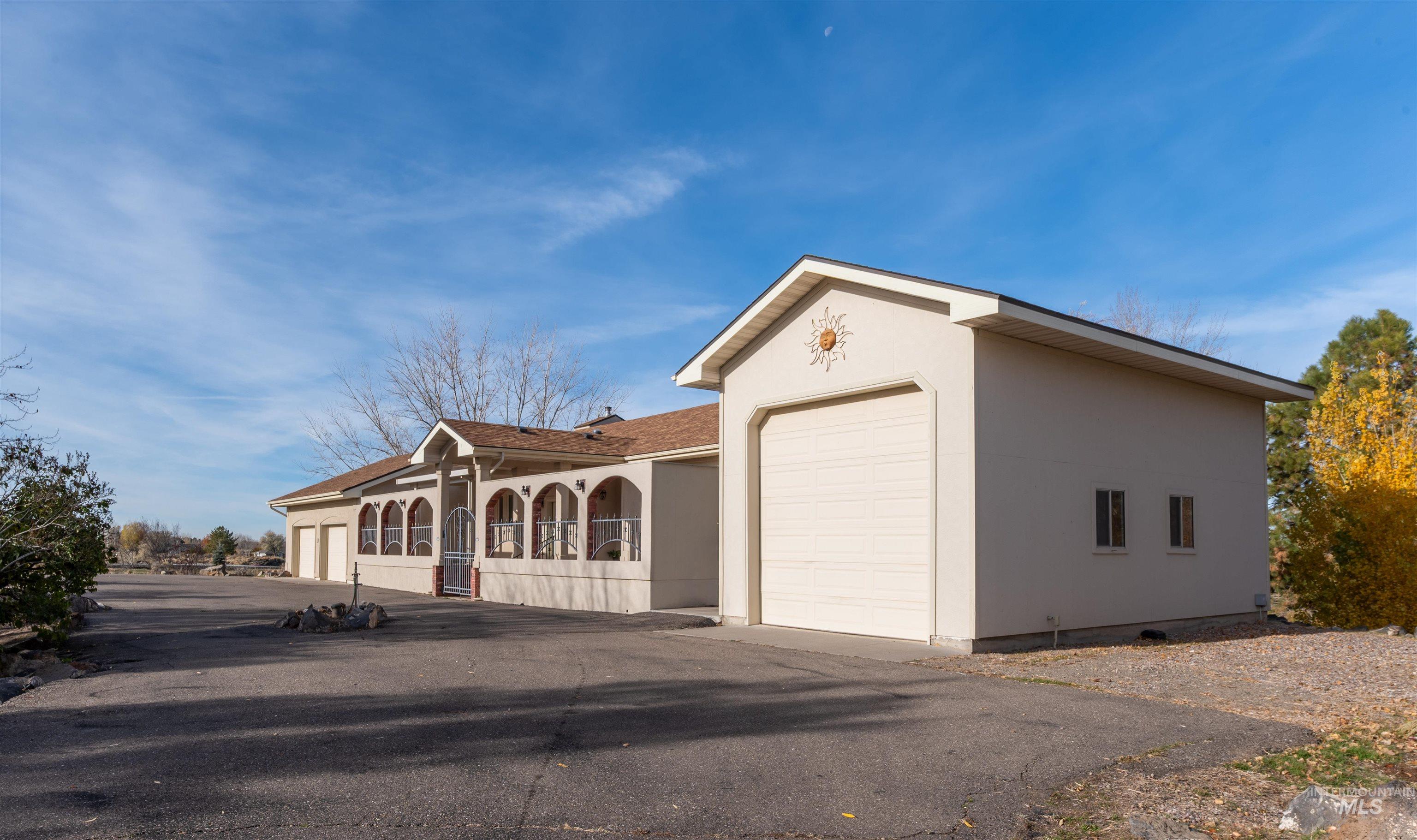 4065 N Canyon Ridge Dr, Twin Falls, Idaho 83301, 3 Bedrooms, 3 Bathrooms, Residential For Sale, Price $650,000,MLS 98967212