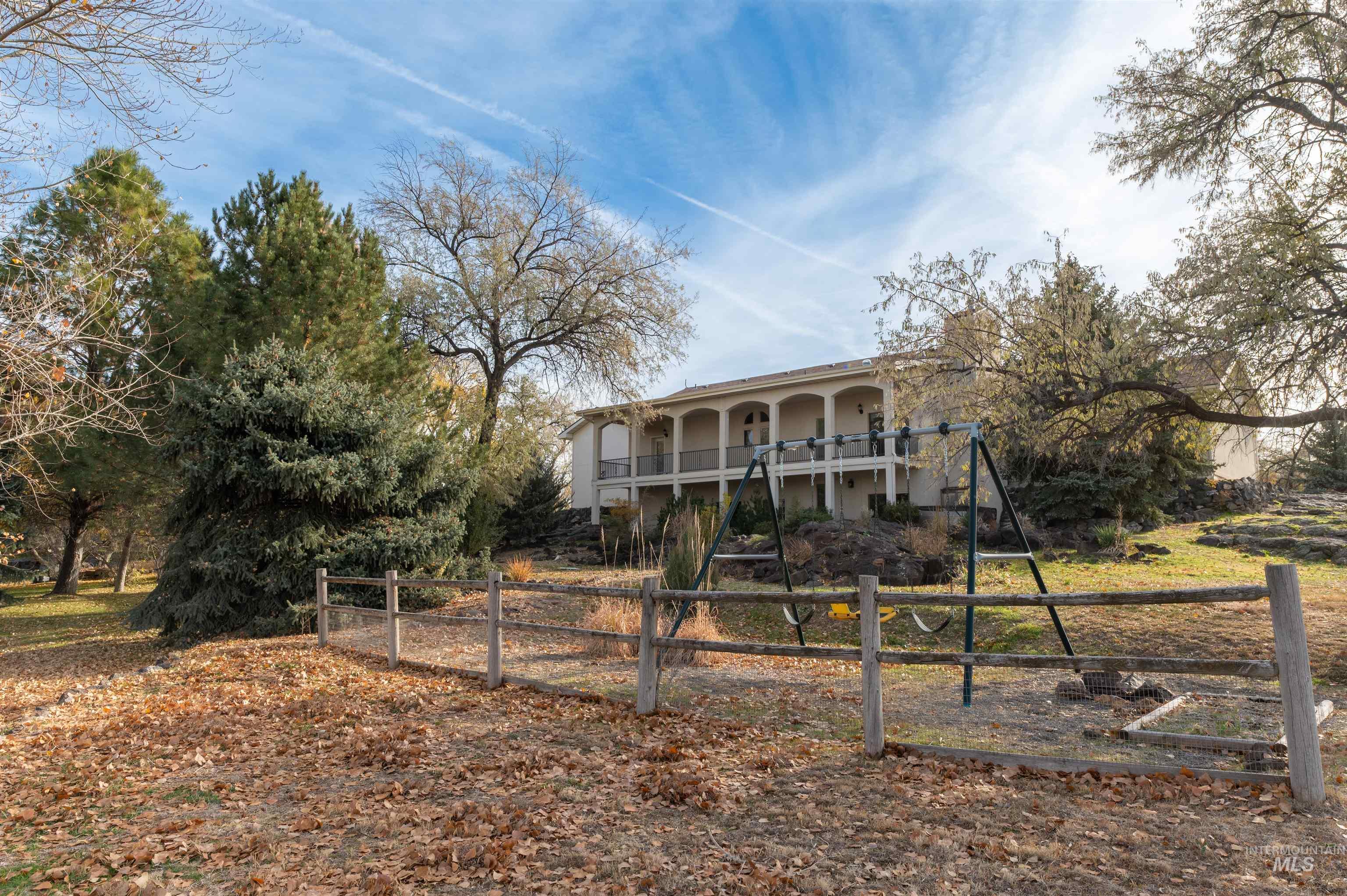 4065 N Canyon Ridge Dr, Twin Falls, Idaho 83301, 3 Bedrooms, 3 Bathrooms, Residential For Sale, Price $650,000,MLS 98967212