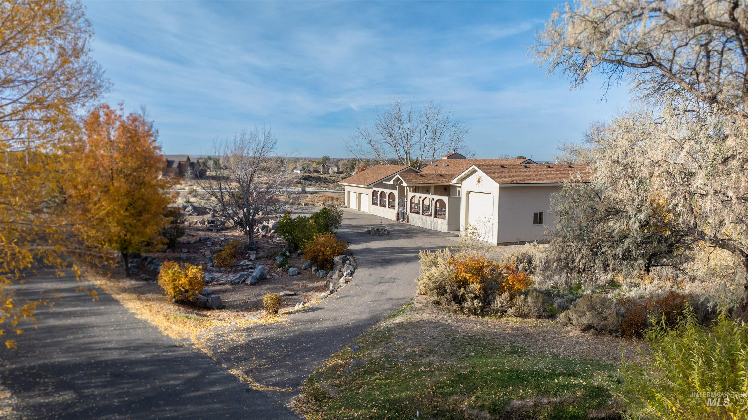 4065 N Canyon Ridge Dr, Twin Falls, Idaho 83301, 3 Bedrooms, 3 Bathrooms, Residential For Sale, Price $650,000,MLS 98967212