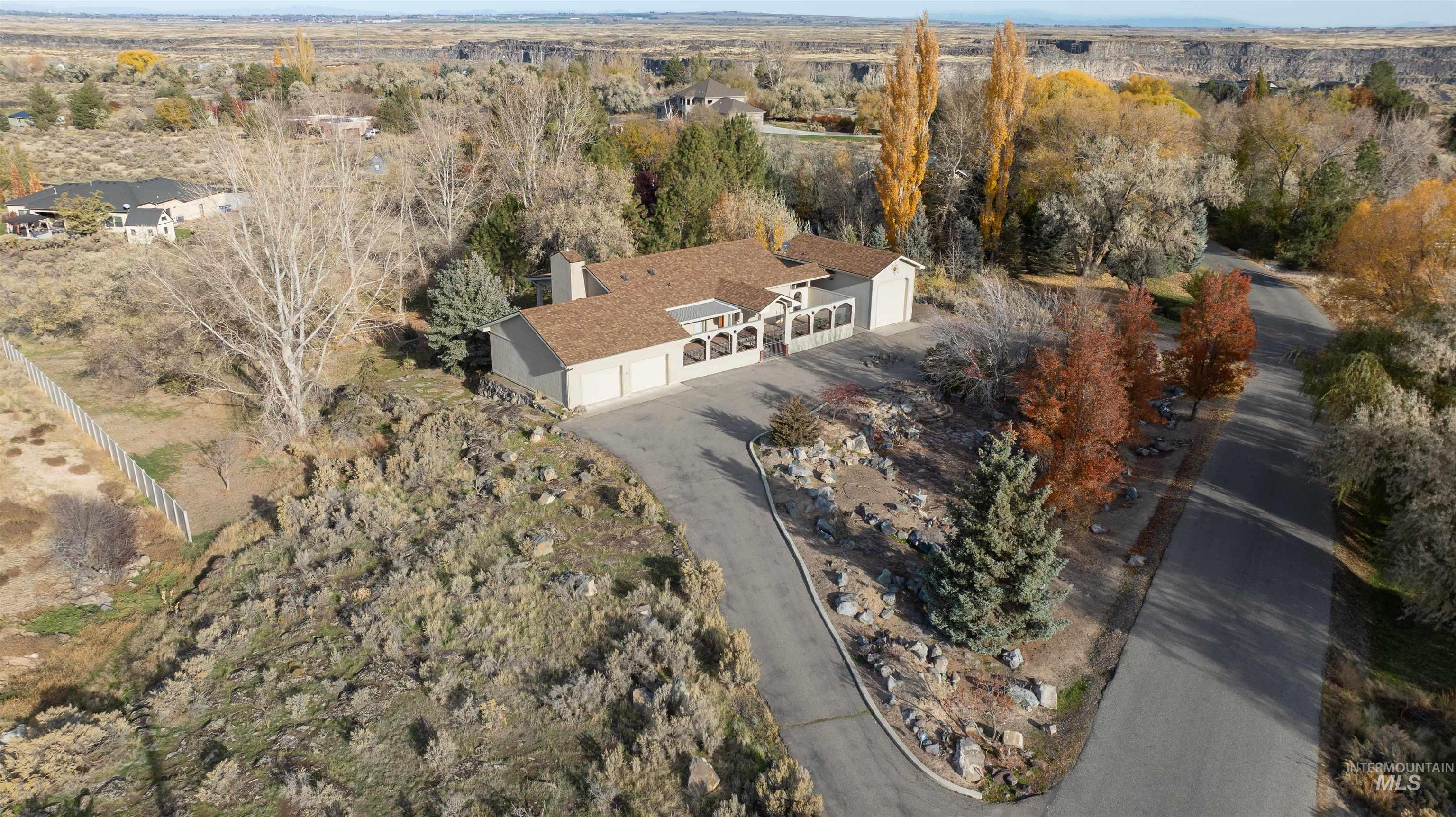 4065 N Canyon Ridge Dr, Twin Falls, Idaho 83301, 3 Bedrooms, 3 Bathrooms, Residential For Sale, Price $650,000,MLS 98967212