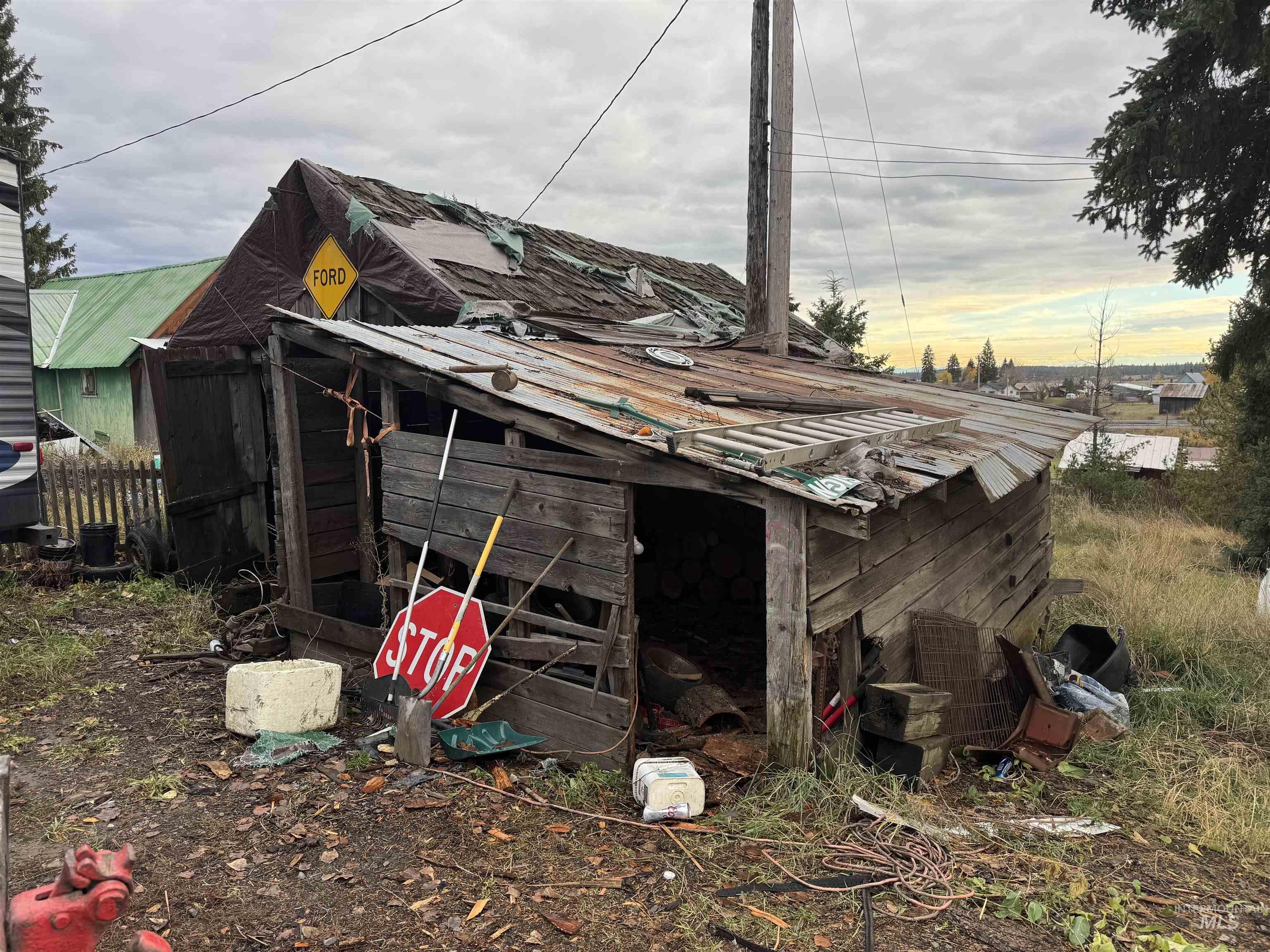 211 Ford St, Weippe, Idaho 83553, 2 Bedrooms, 1 Bathroom, Residential For Sale, Price $64,000,MLS 98967228