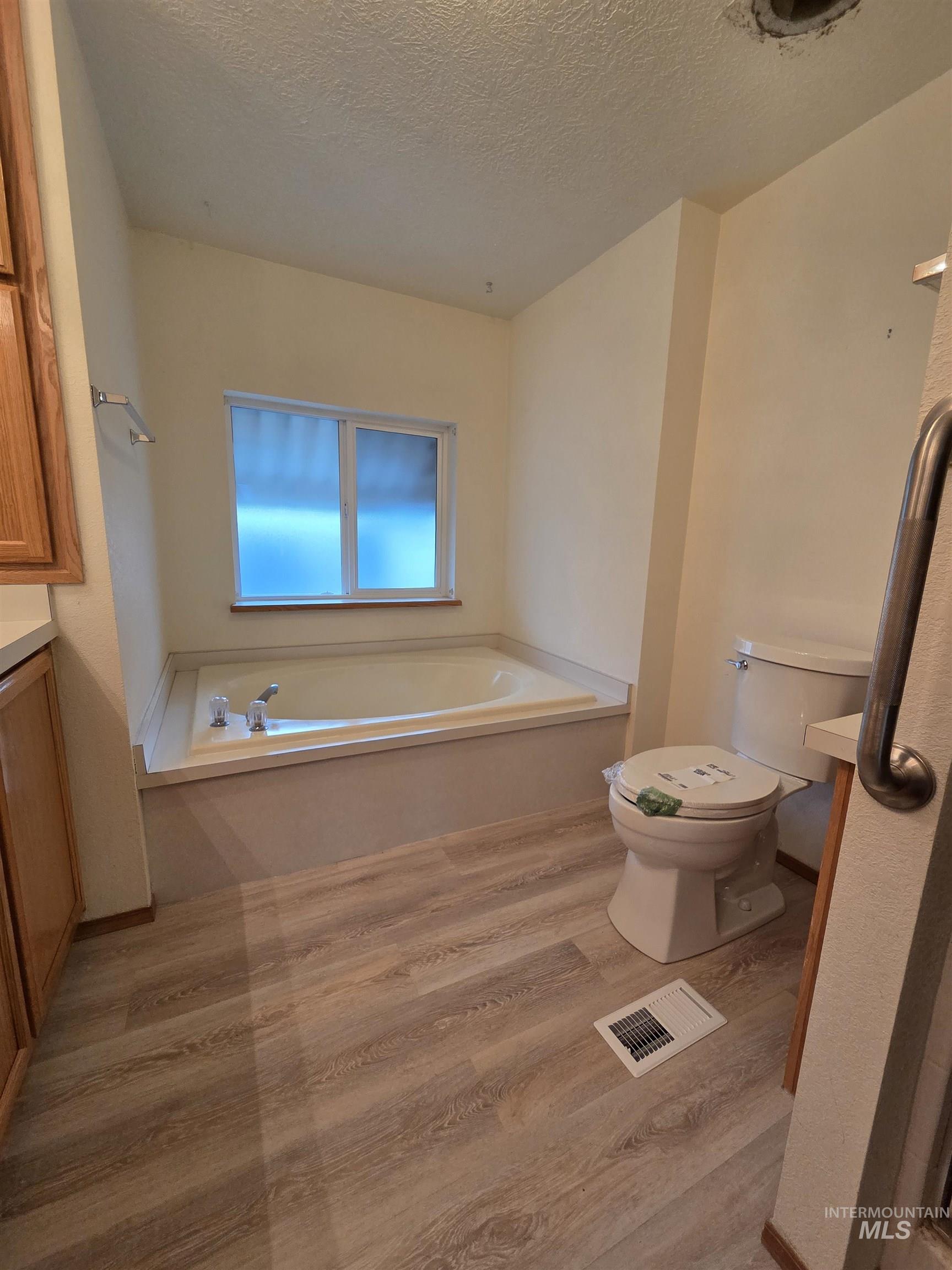 2115 6th Ave, Clarkston, Washington 99403, 2 Bedrooms, 2 Bathrooms, Residential For Sale, Price $135,000,MLS 98967232