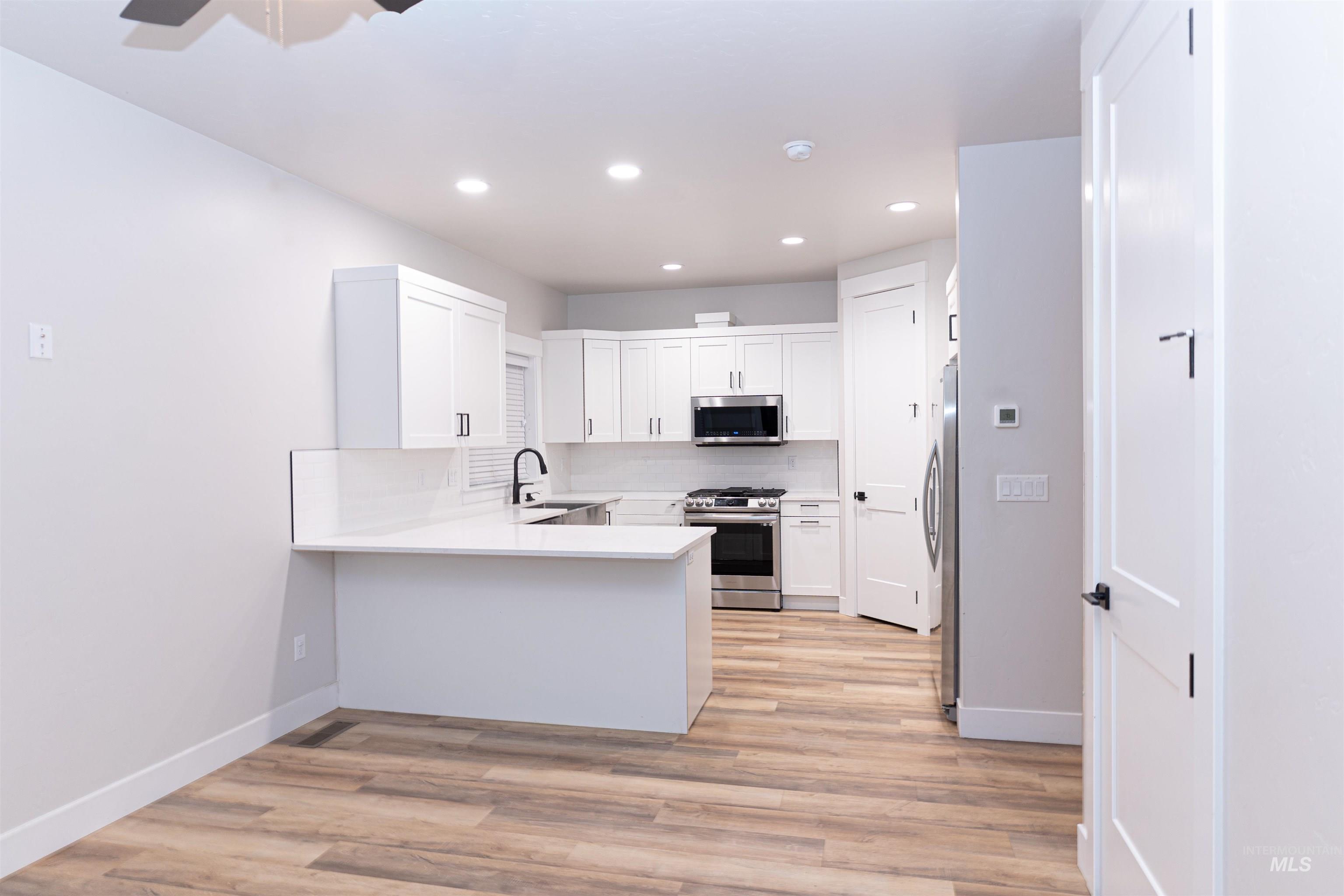 424 Sunny Ln., Nampa, Idaho 83651, 3 Bedrooms, 2.5 Bathrooms, Residential For Sale, Price $364,000,MLS 98967234