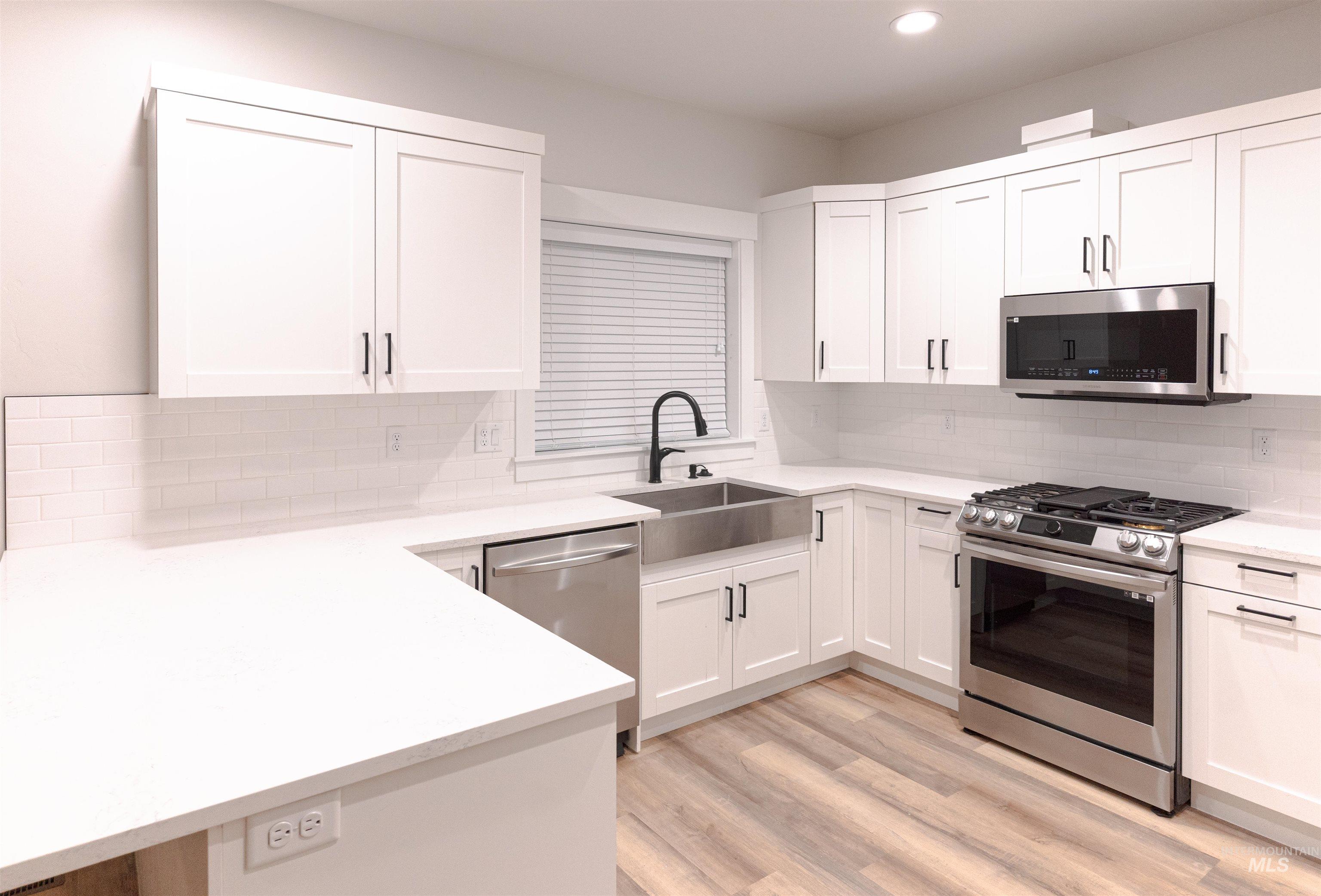 424 Sunny Ln., Nampa, Idaho 83651, 3 Bedrooms, 2.5 Bathrooms, Residential For Sale, Price $364,000,MLS 98967234