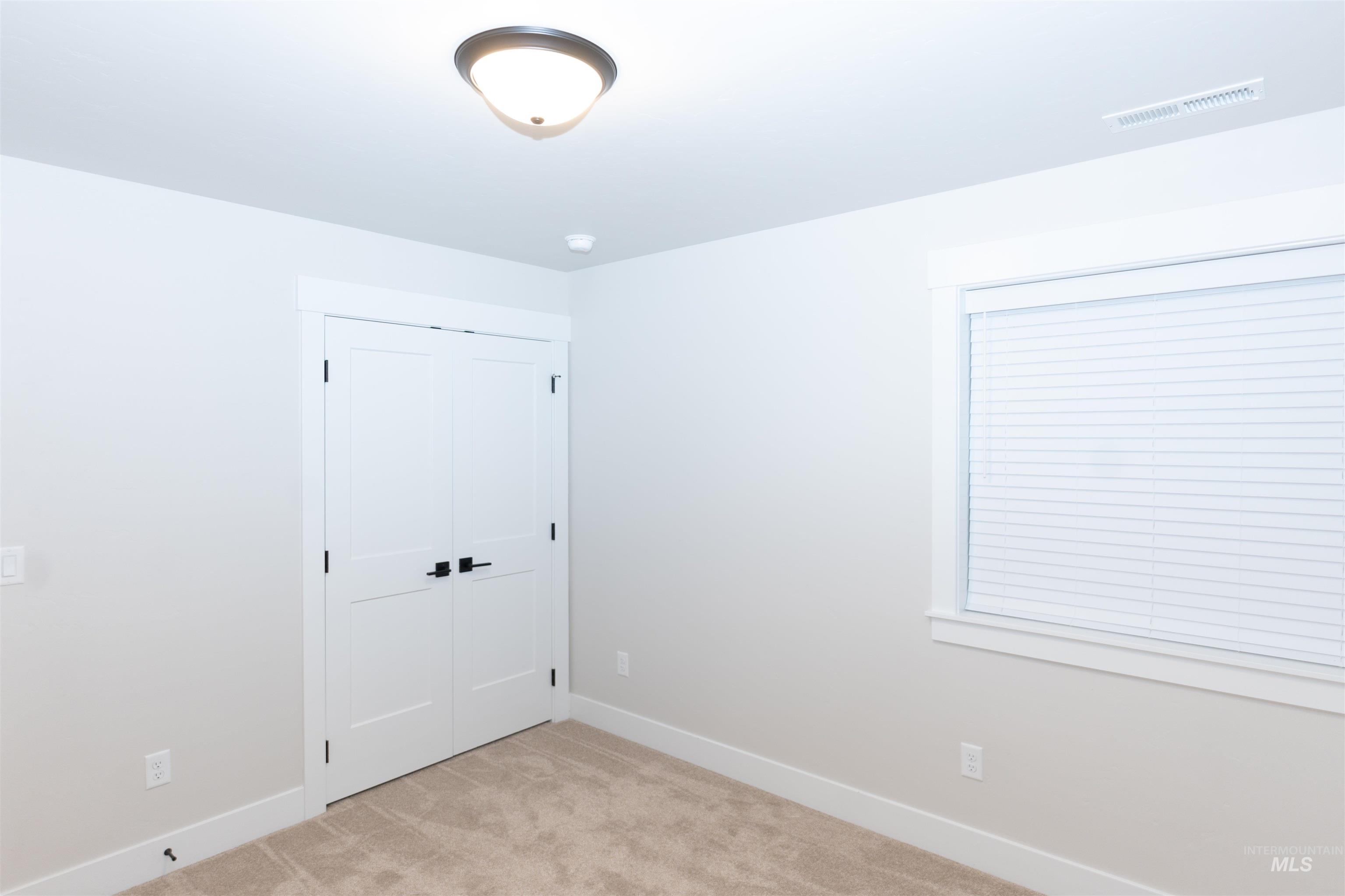 424 Sunny Ln., Nampa, Idaho 83651, 3 Bedrooms, 2.5 Bathrooms, Residential For Sale, Price $364,000,MLS 98967234