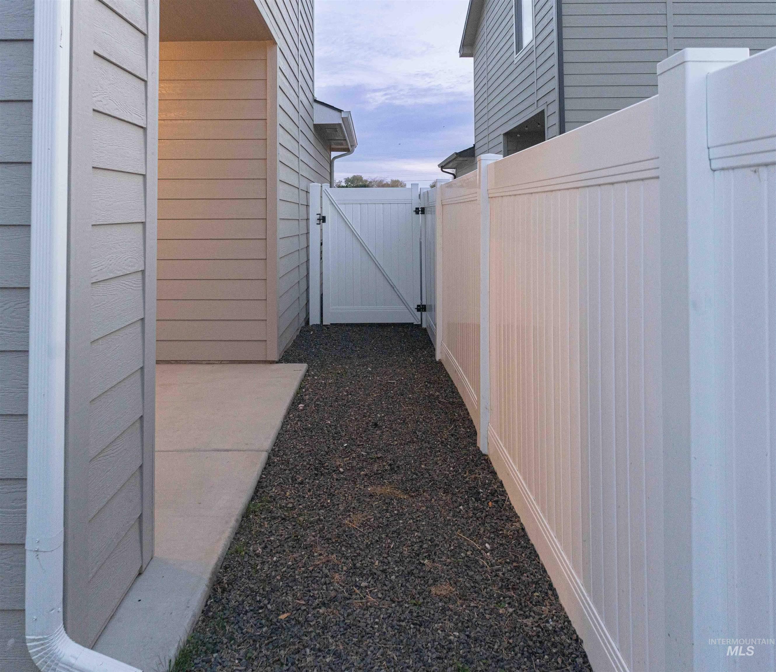 424 Sunny Ln., Nampa, Idaho 83651, 3 Bedrooms, 2.5 Bathrooms, Residential For Sale, Price $364,000,MLS 98967234