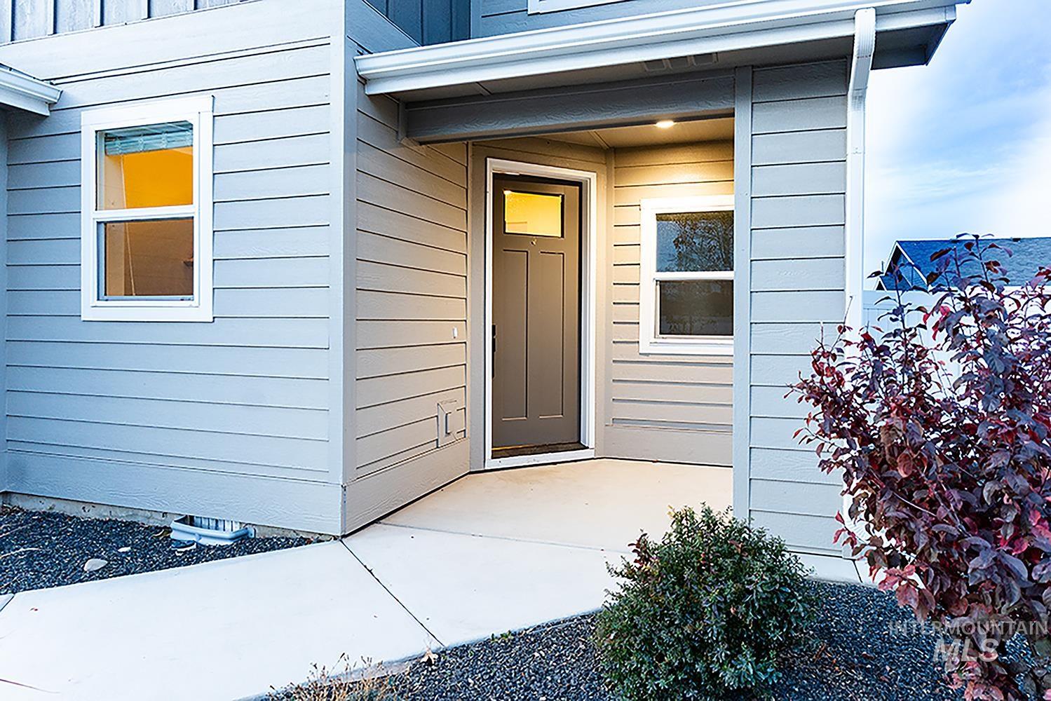 424 Sunny Ln., Nampa, Idaho 83651, 3 Bedrooms, 2.5 Bathrooms, Residential For Sale, Price $364,000,MLS 98967234