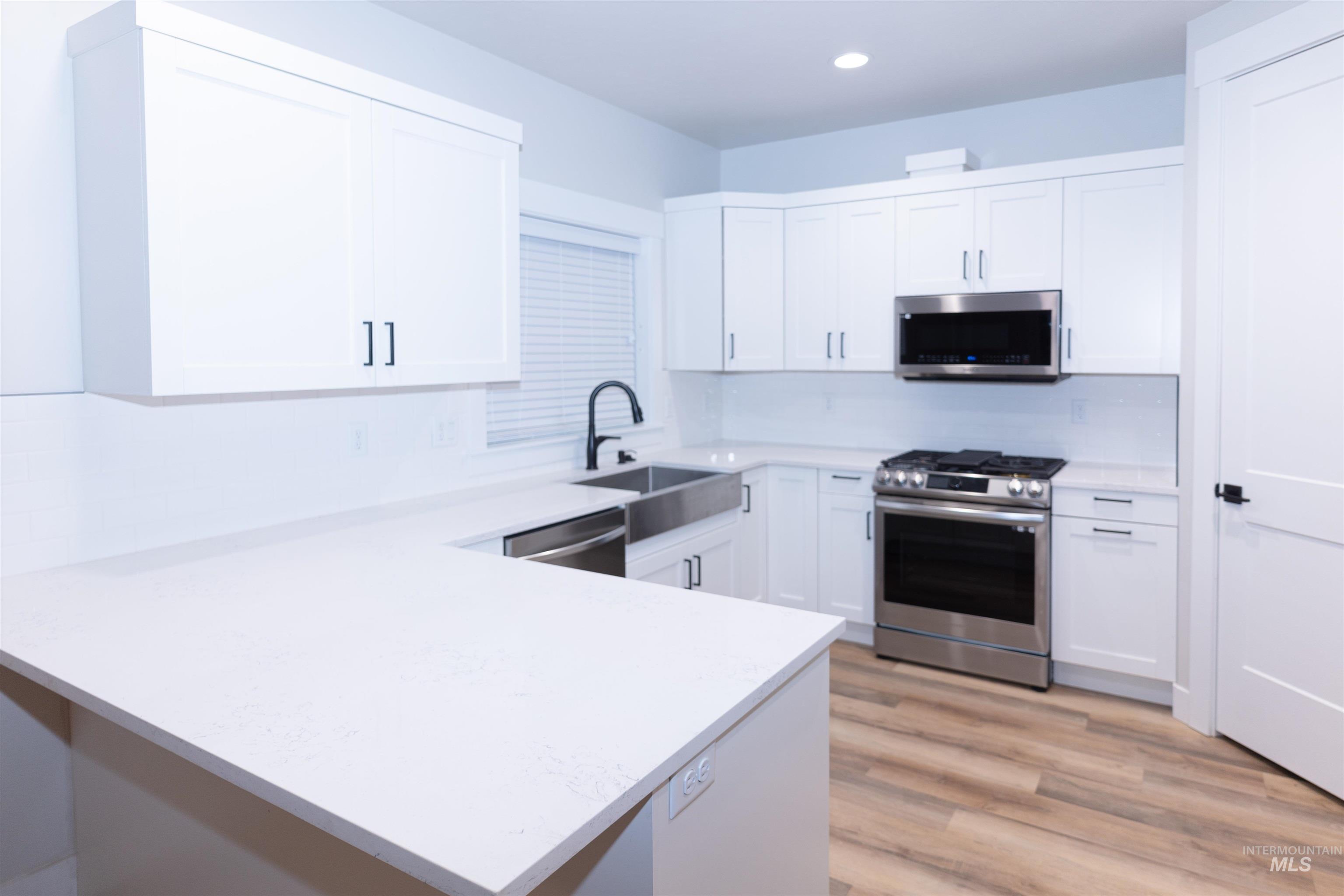 424 Sunny Ln., Nampa, Idaho 83651, 3 Bedrooms, 2.5 Bathrooms, Residential For Sale, Price $364,000,MLS 98967234