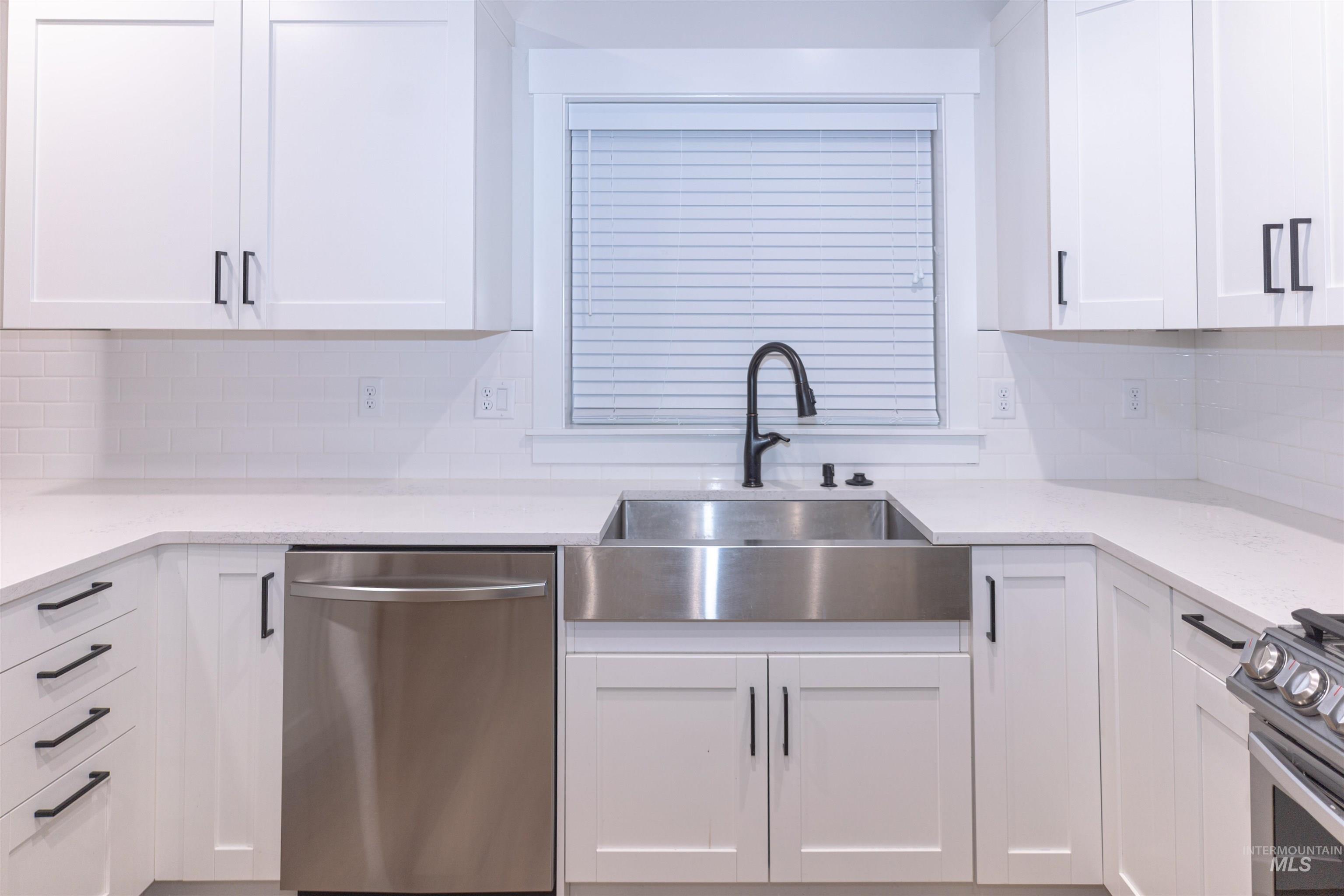 424 Sunny Ln., Nampa, Idaho 83651, 3 Bedrooms, 2.5 Bathrooms, Residential For Sale, Price $364,000,MLS 98967234