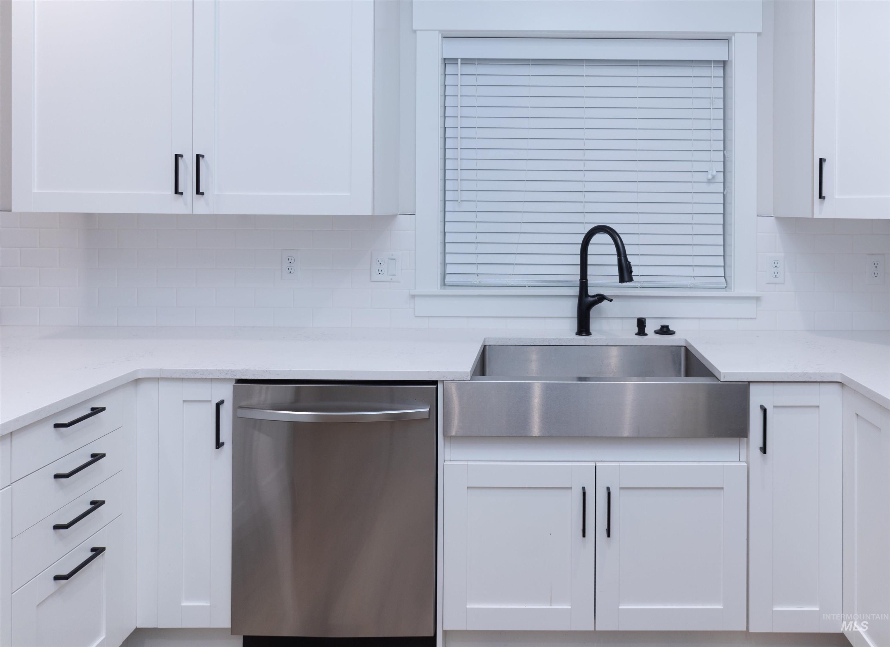 424 Sunny Ln., Nampa, Idaho 83651, 3 Bedrooms, 2.5 Bathrooms, Residential For Sale, Price $364,000,MLS 98967234