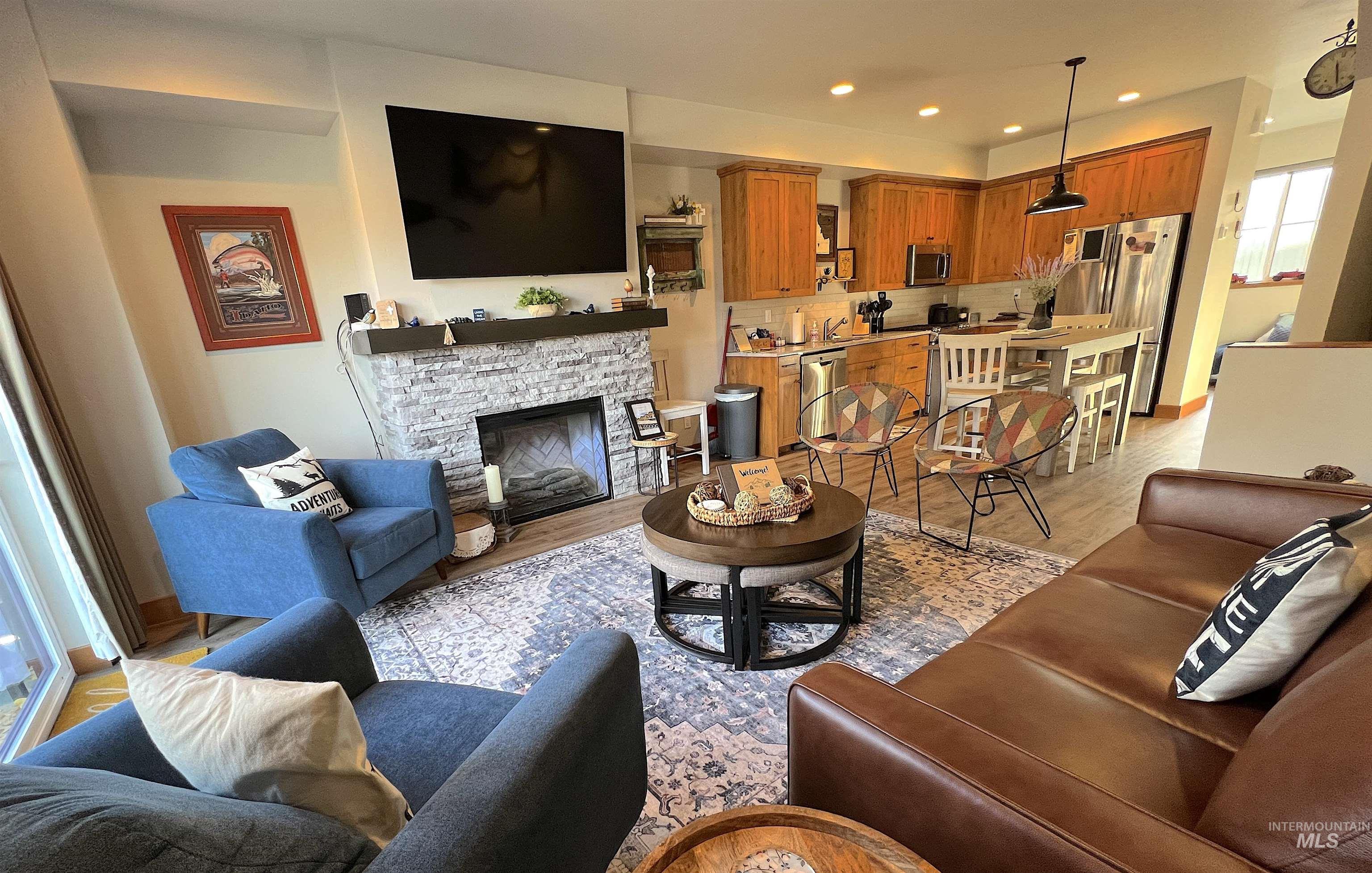 327 Silverpine Drive, McCall, Idaho 83638, 2 Bedrooms, 3 Bathrooms, Residential For Sale, Price $669,000,MLS 98967241