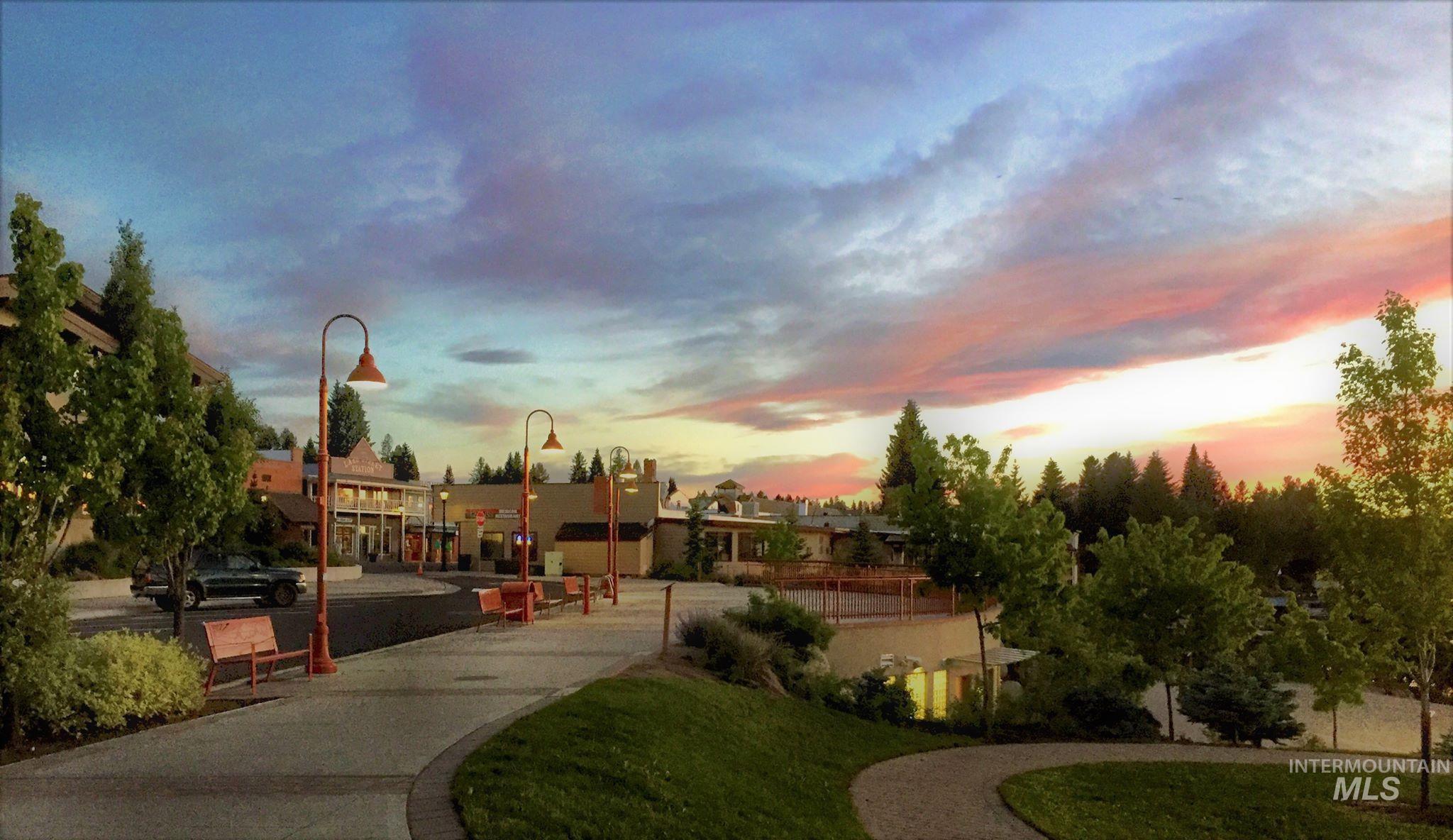 327 Silverpine Drive, McCall, Idaho 83638, 2 Bedrooms, 3 Bathrooms, Residential For Sale, Price $669,000,MLS 98967241