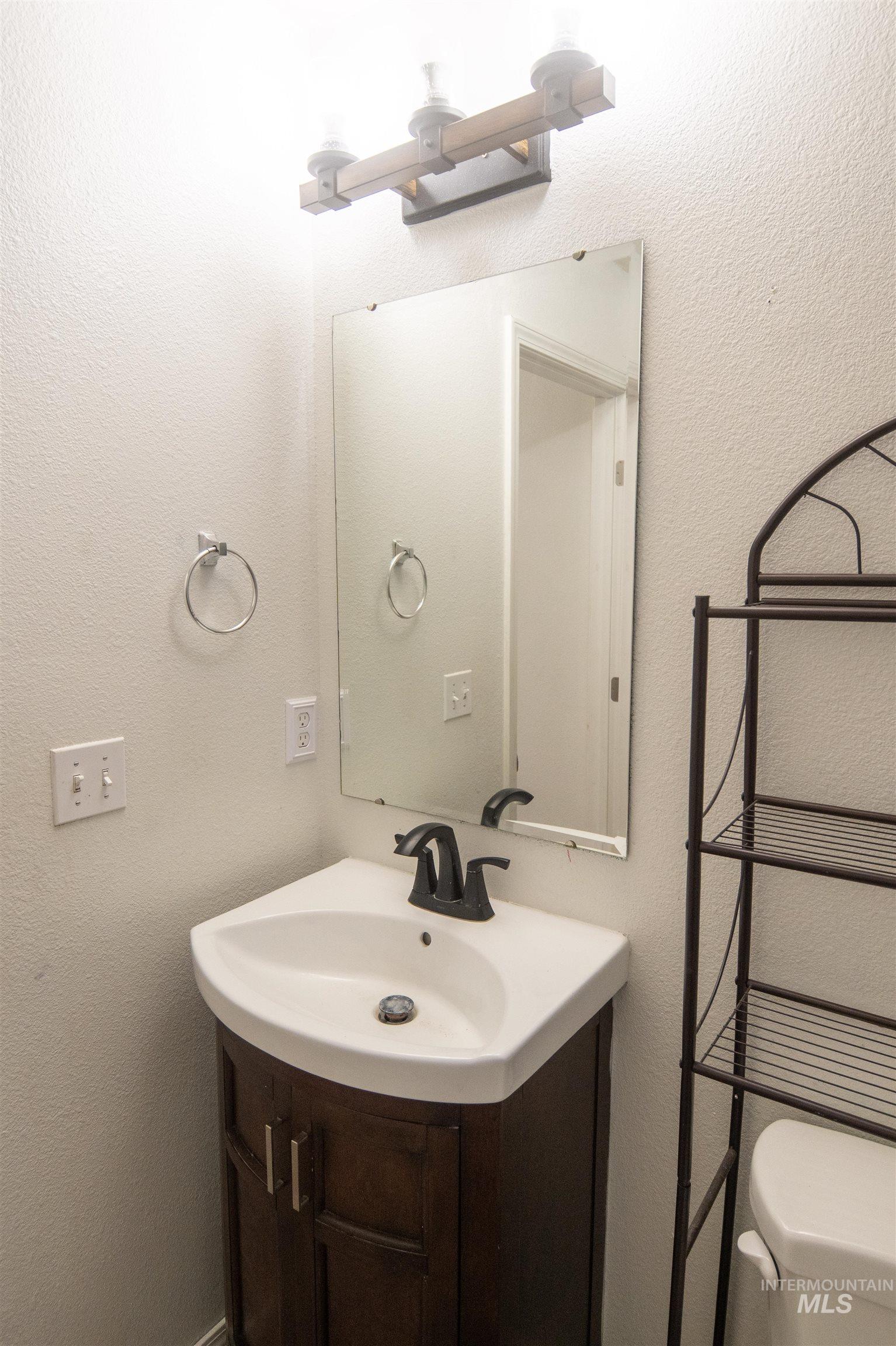 880 SW Independence, Mountain Home, Idaho 83647-6368, 4 Bedrooms, 2.5 Bathrooms, Residential For Sale, Price $418,000,MLS 98967243