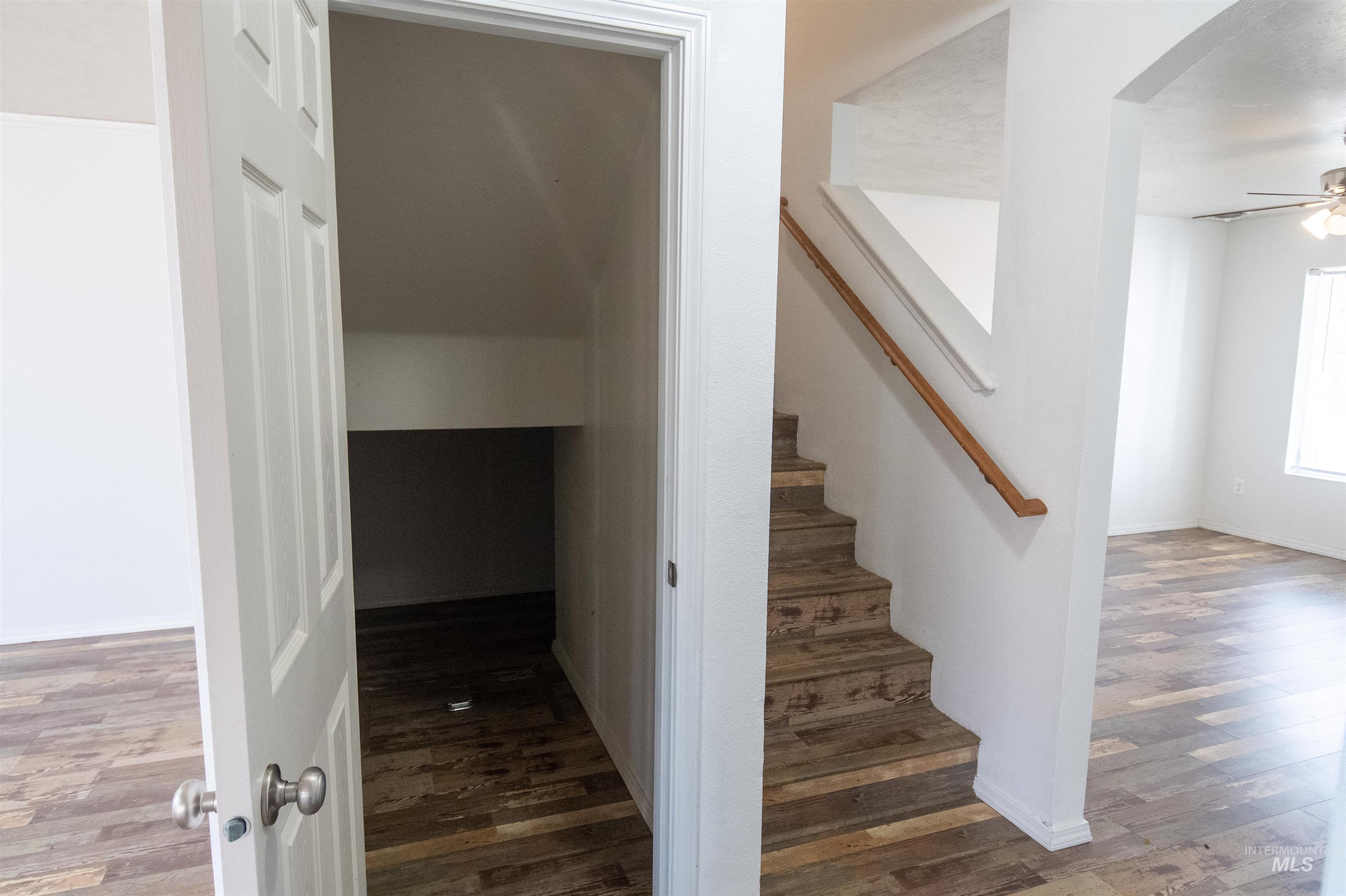 880 SW Independence, Mountain Home, Idaho 83647-6368, 4 Bedrooms, 2.5 Bathrooms, Residential For Sale, Price $418,000,MLS 98967243