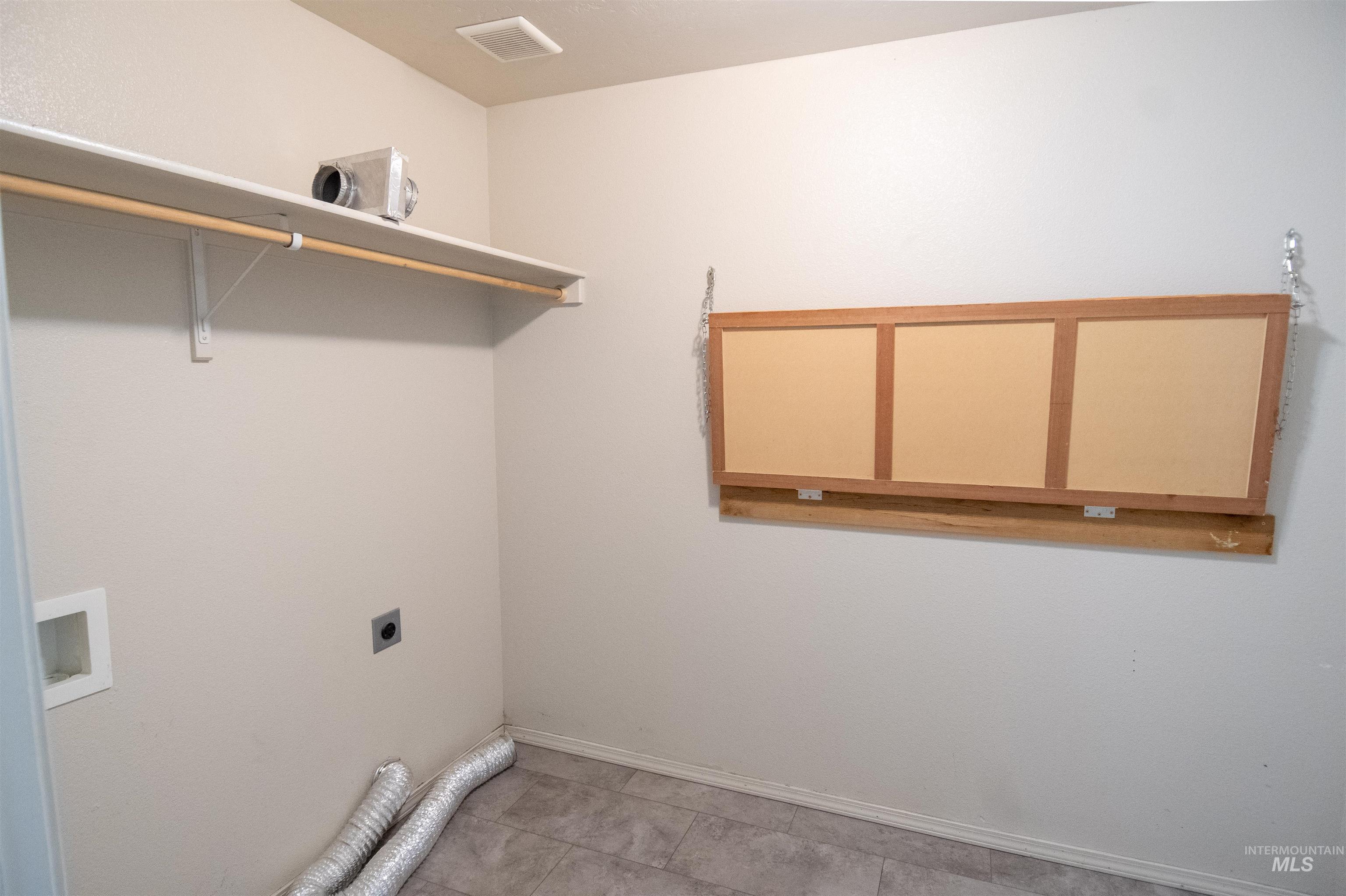 880 SW Independence, Mountain Home, Idaho 83647-6368, 4 Bedrooms, 2.5 Bathrooms, Residential For Sale, Price $418,000,MLS 98967243