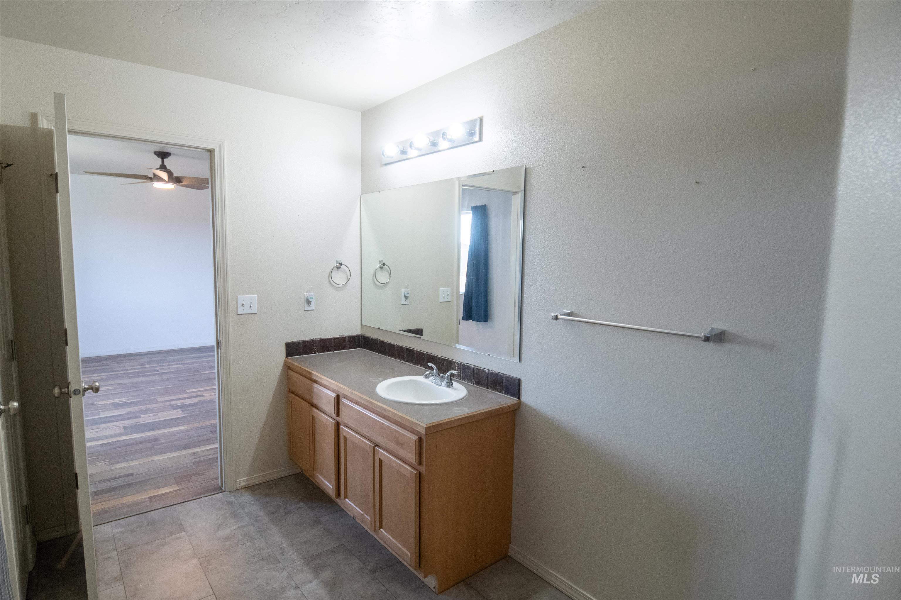 880 SW Independence, Mountain Home, Idaho 83647-6368, 4 Bedrooms, 2.5 Bathrooms, Residential For Sale, Price $418,000,MLS 98967243