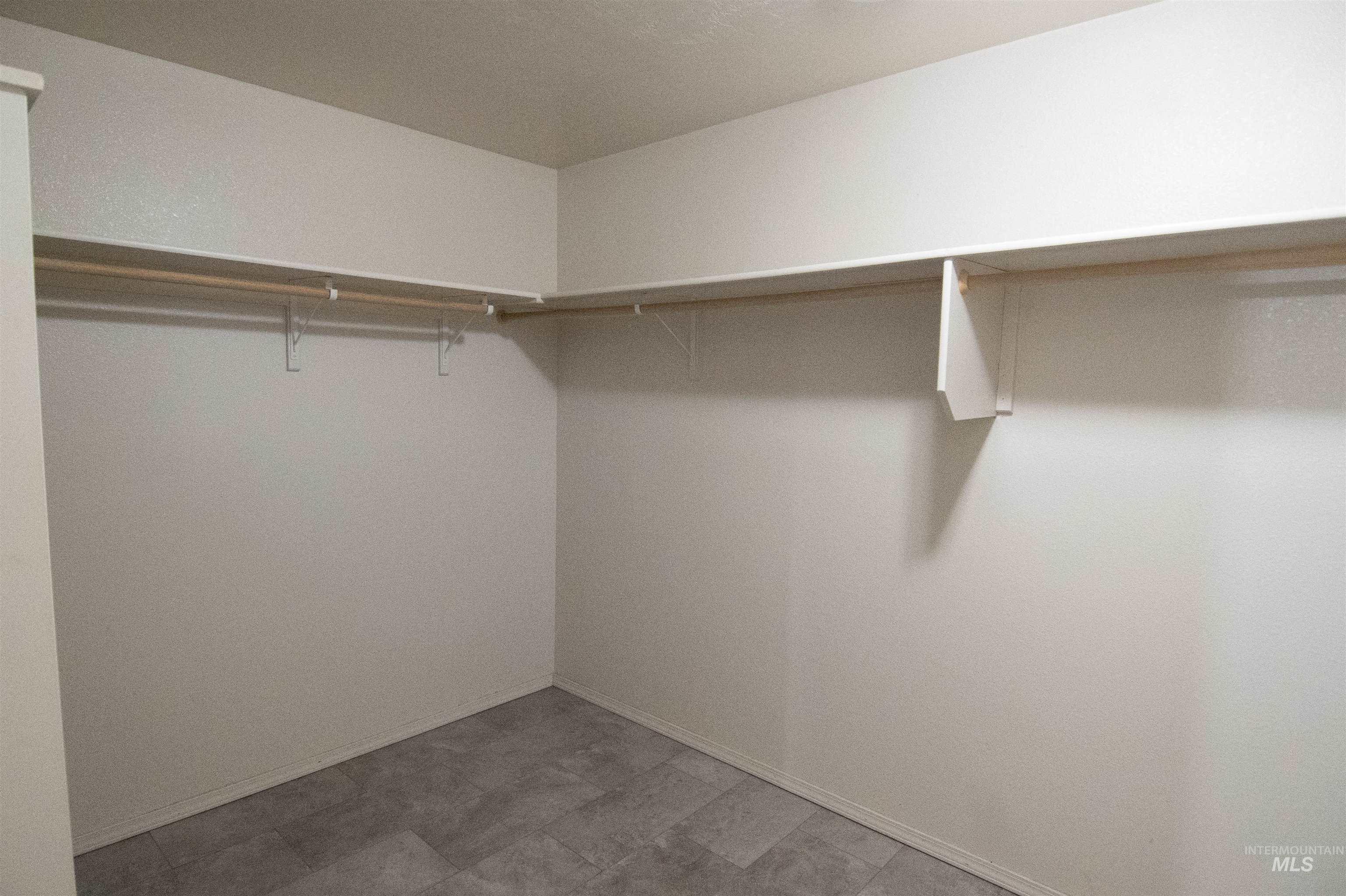 880 SW Independence, Mountain Home, Idaho 83647-6368, 4 Bedrooms, 2.5 Bathrooms, Residential For Sale, Price $418,000,MLS 98967243