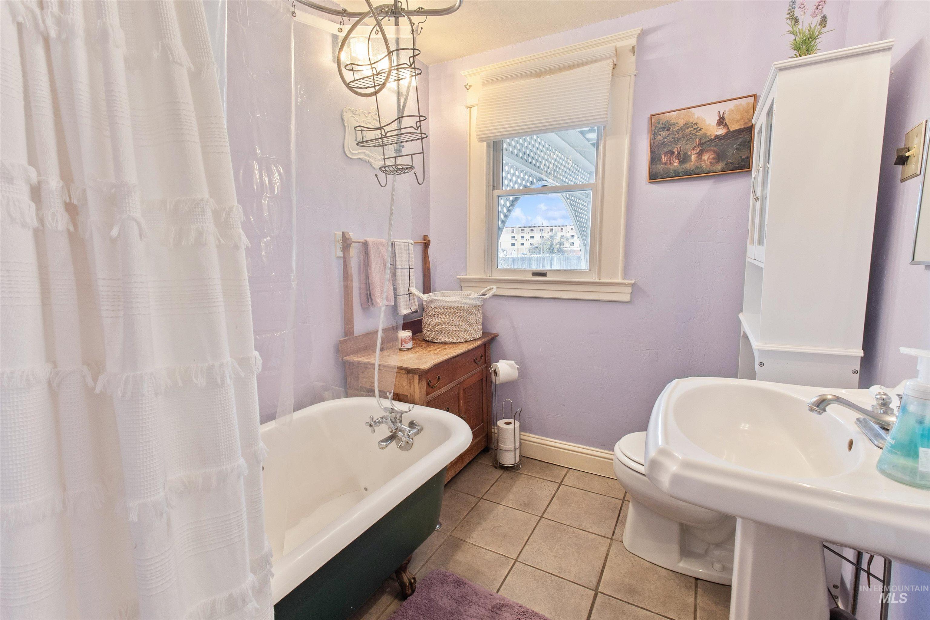 1917 Arthur Street, Caldwell, Idaho 83605, 5 Bedrooms, 3 Bathrooms, Residential For Sale, Price $699,900,MLS 98967248