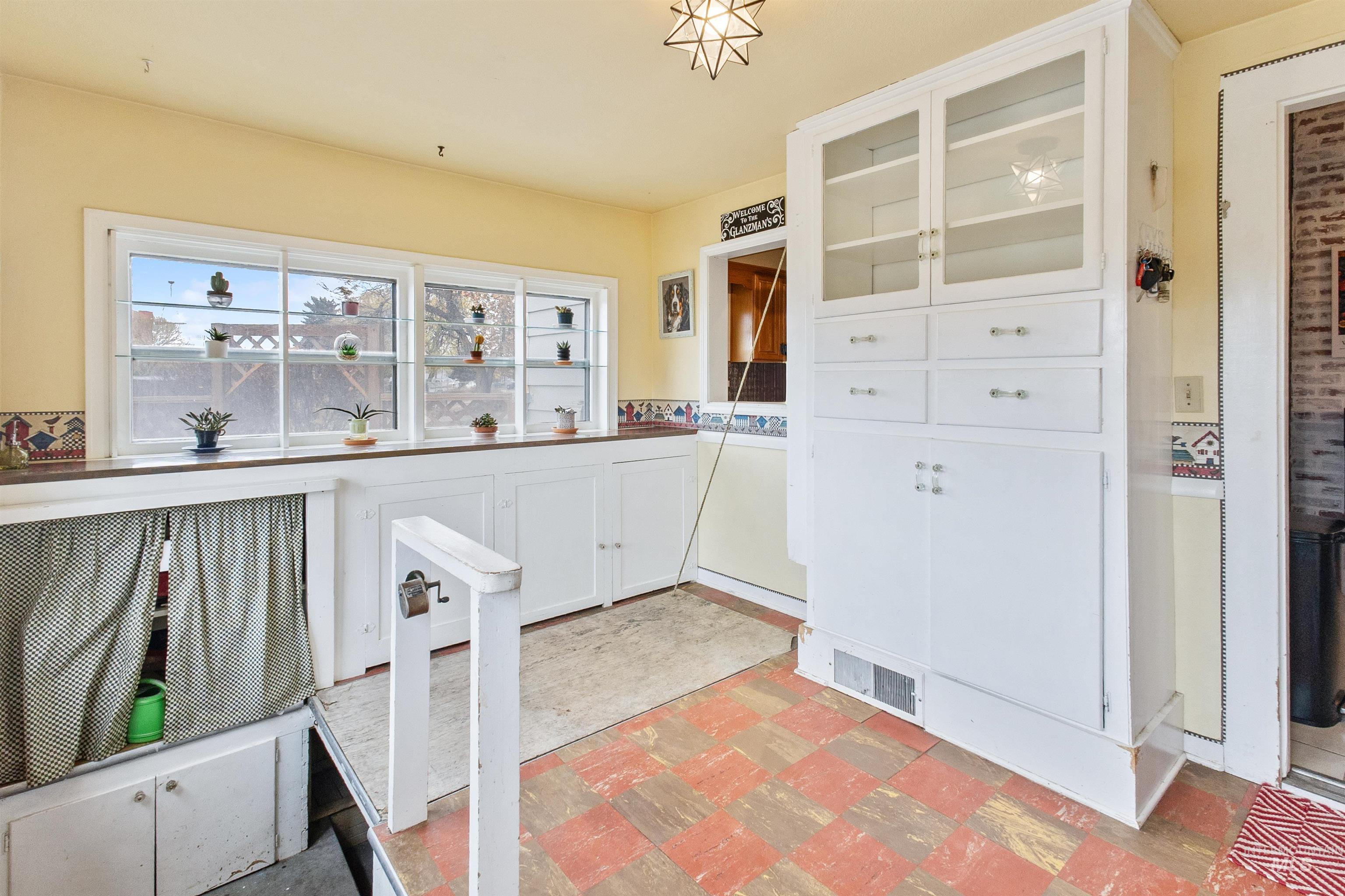 1917 Arthur Street, Caldwell, Idaho 83605, 5 Bedrooms, 3 Bathrooms, Residential For Sale, Price $699,900,MLS 98967248