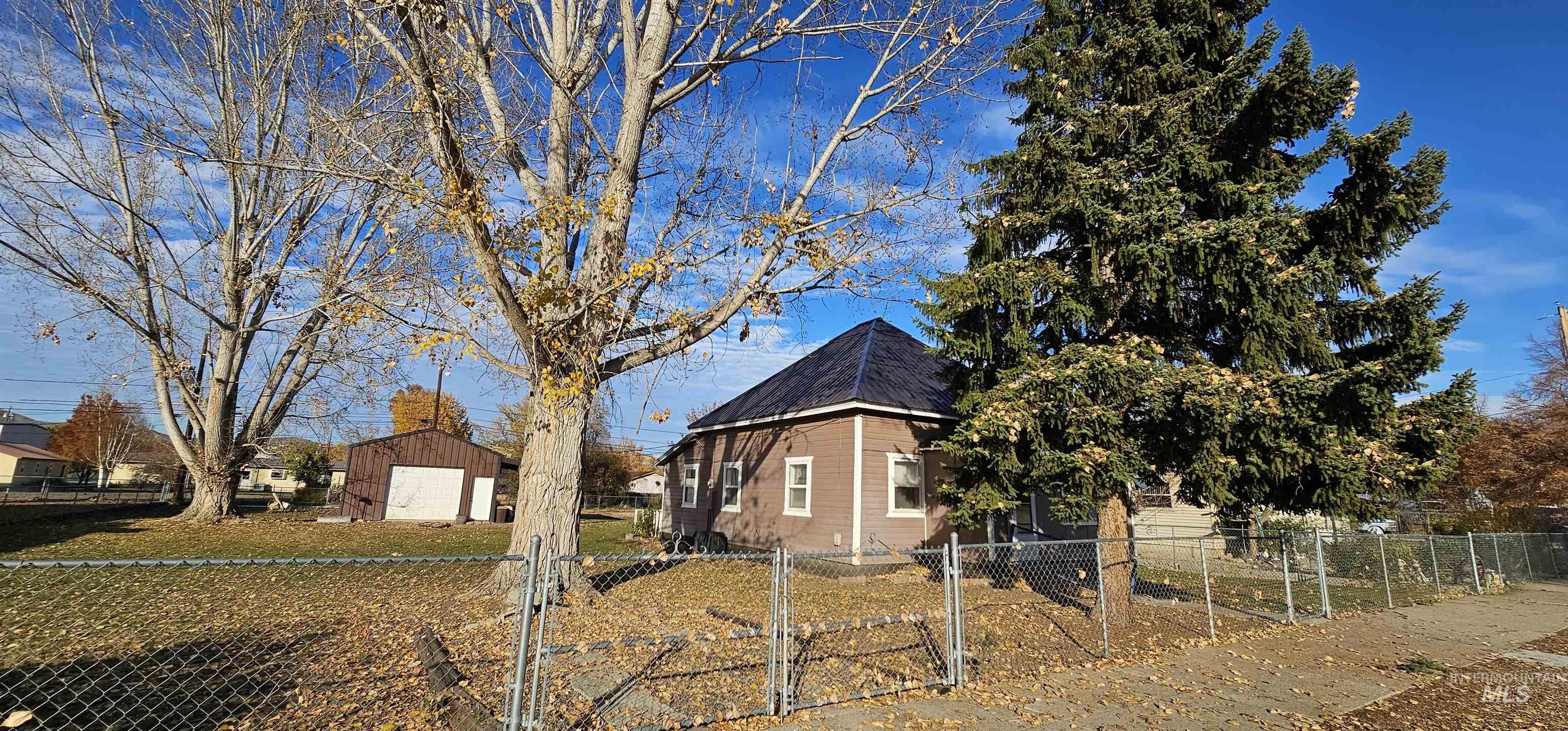 1126 E Main Street, Weiser, Idaho 83672, 2 Bedrooms, 1 Bathroom, Residential For Sale, Price $250,000,MLS 98967251