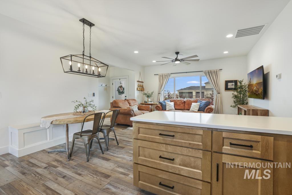 579 Pisces Ct., Twin Falls, Idaho 83301, 4 Bedrooms, 2.5 Bathrooms, Residential For Sale, Price $440,000,MLS 98967264