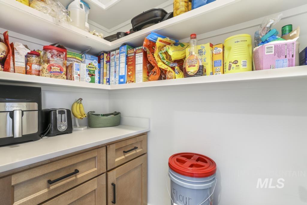 579 Pisces Ct., Twin Falls, Idaho 83301, 4 Bedrooms, 2.5 Bathrooms, Residential For Sale, Price $440,000,MLS 98967264