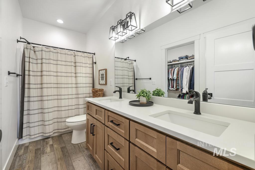 579 Pisces Ct., Twin Falls, Idaho 83301, 4 Bedrooms, 2.5 Bathrooms, Residential For Sale, Price $440,000,MLS 98967264