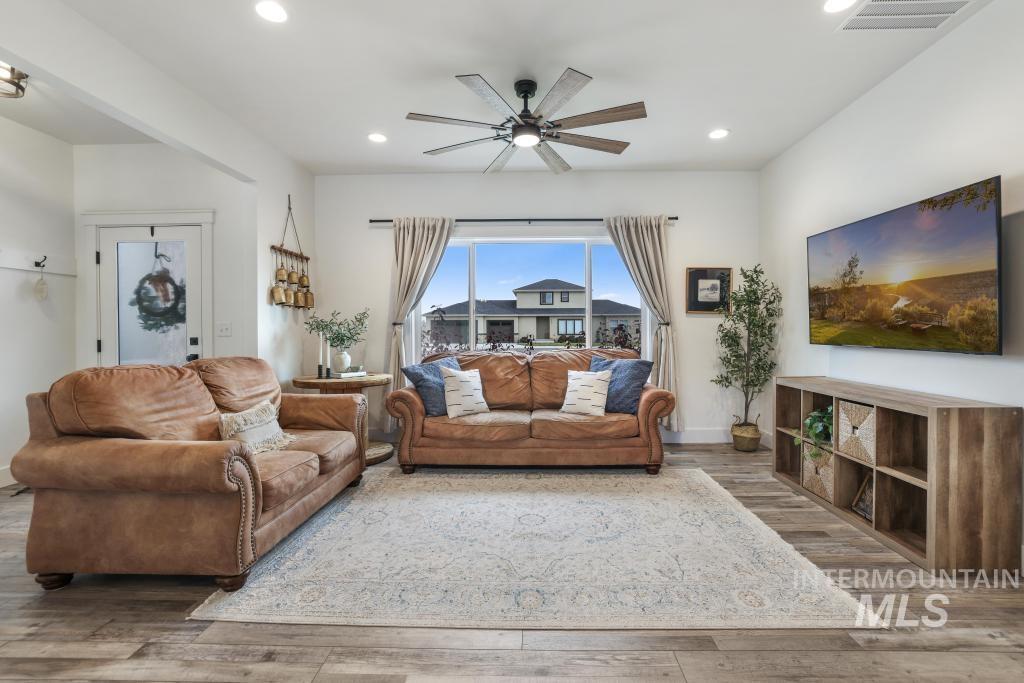 579 Pisces Ct., Twin Falls, Idaho 83301, 4 Bedrooms, 2.5 Bathrooms, Residential For Sale, Price $440,000,MLS 98967264