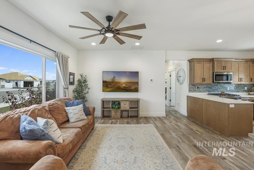 579 Pisces Ct., Twin Falls, Idaho 83301, 4 Bedrooms, 2.5 Bathrooms, Residential For Sale, Price $440,000,MLS 98967264